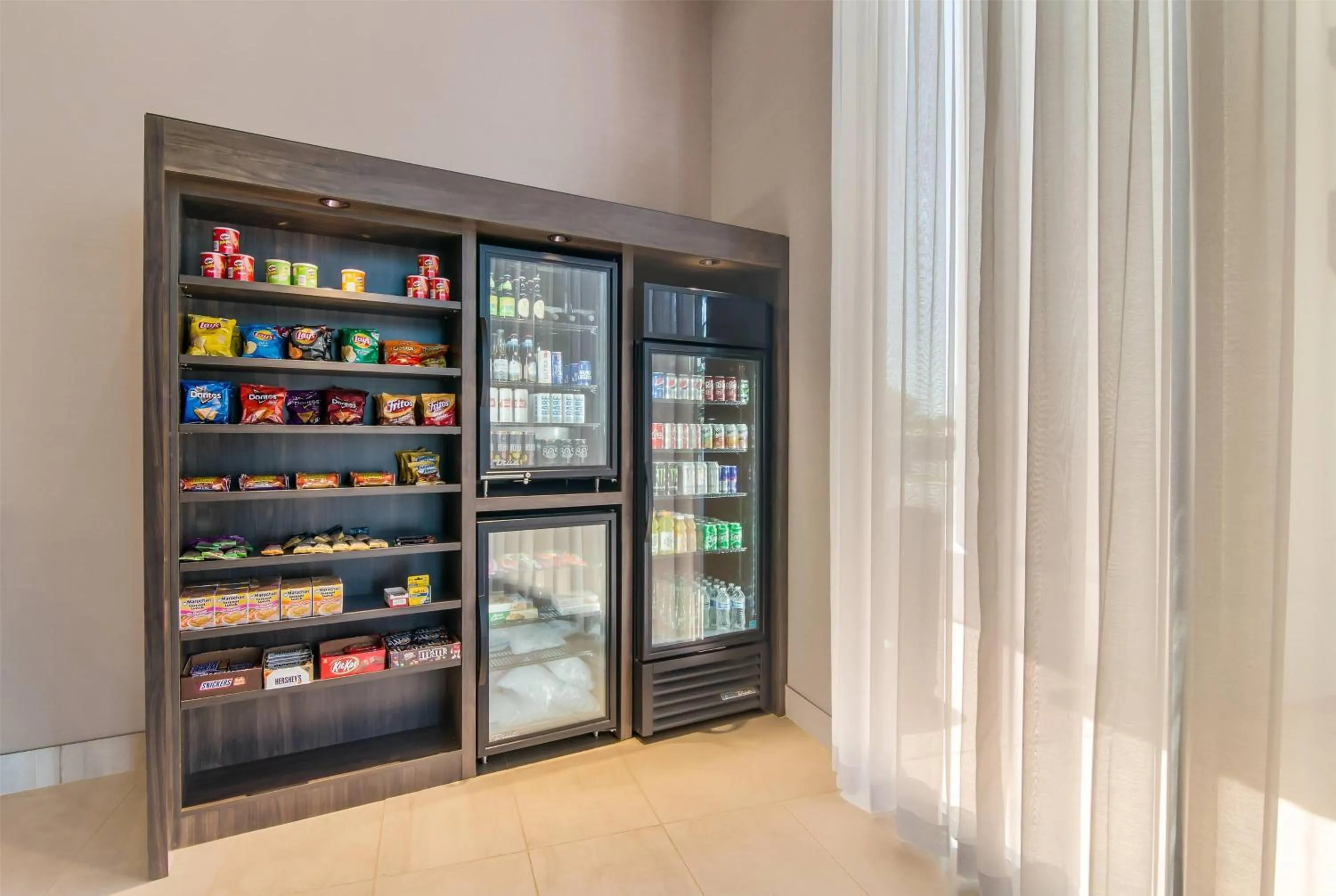 Food and drinks in Hourglass Hotel, Trademark Collection by Wyndham