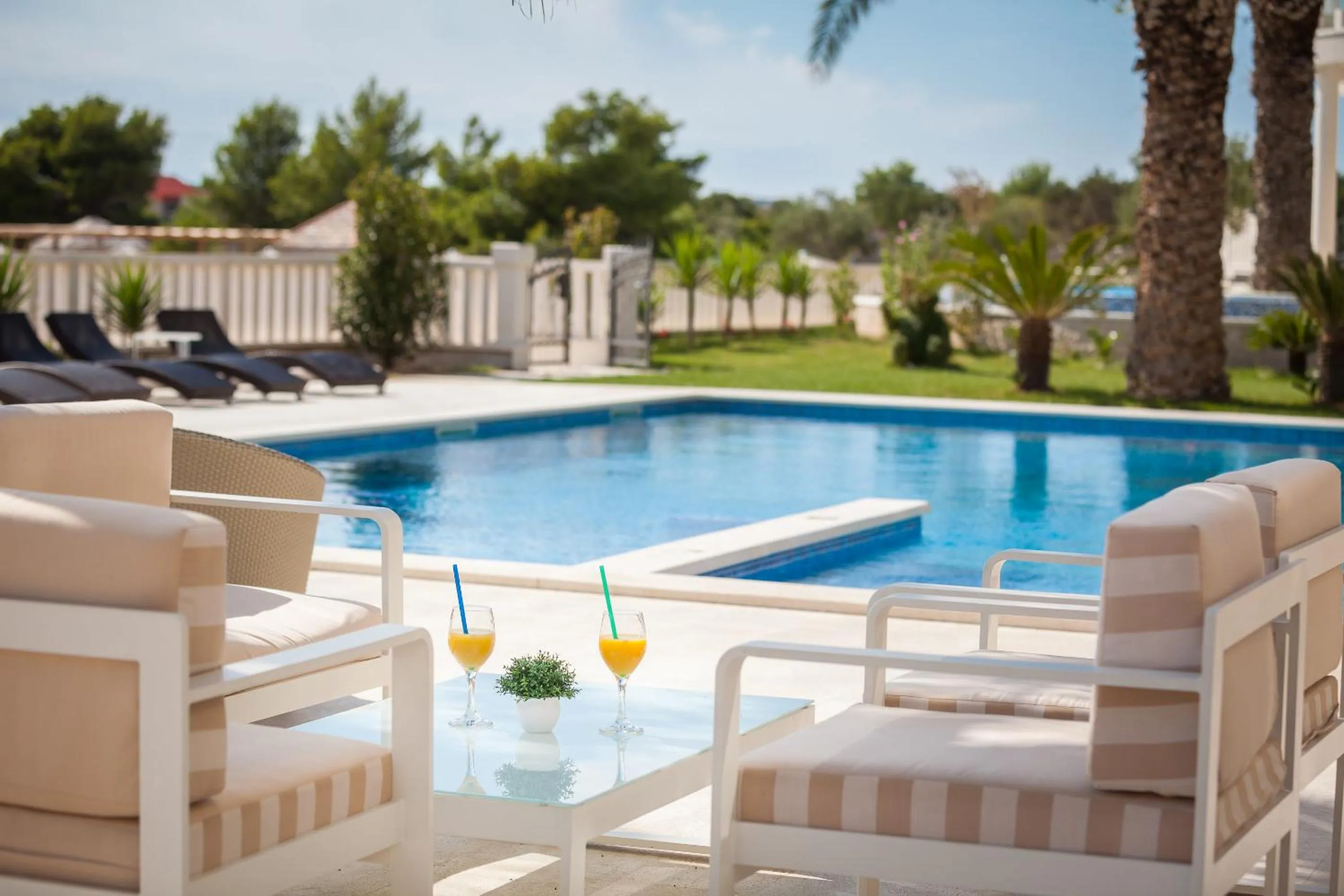 Swimming pool in Hotel Perla