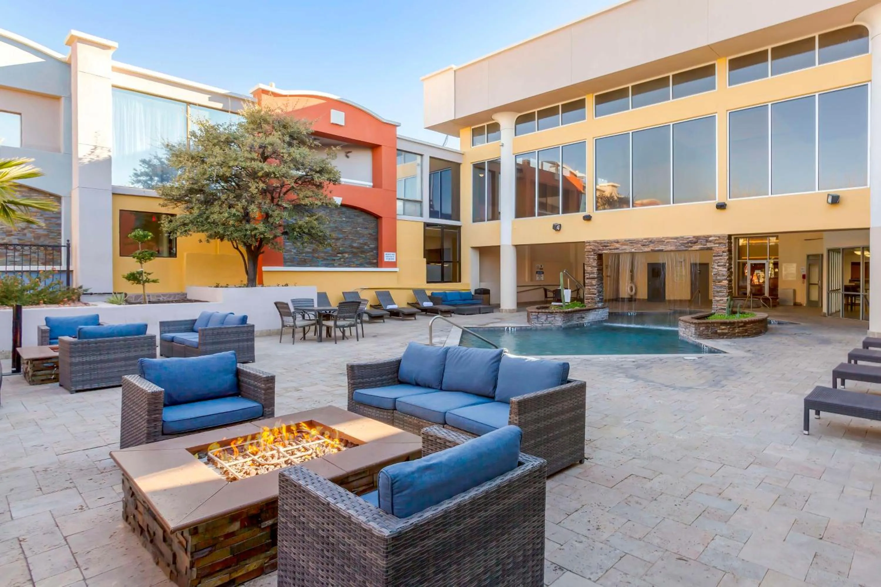 Property building in Best Western Plus El Paso Airport Hotel & Conference Center