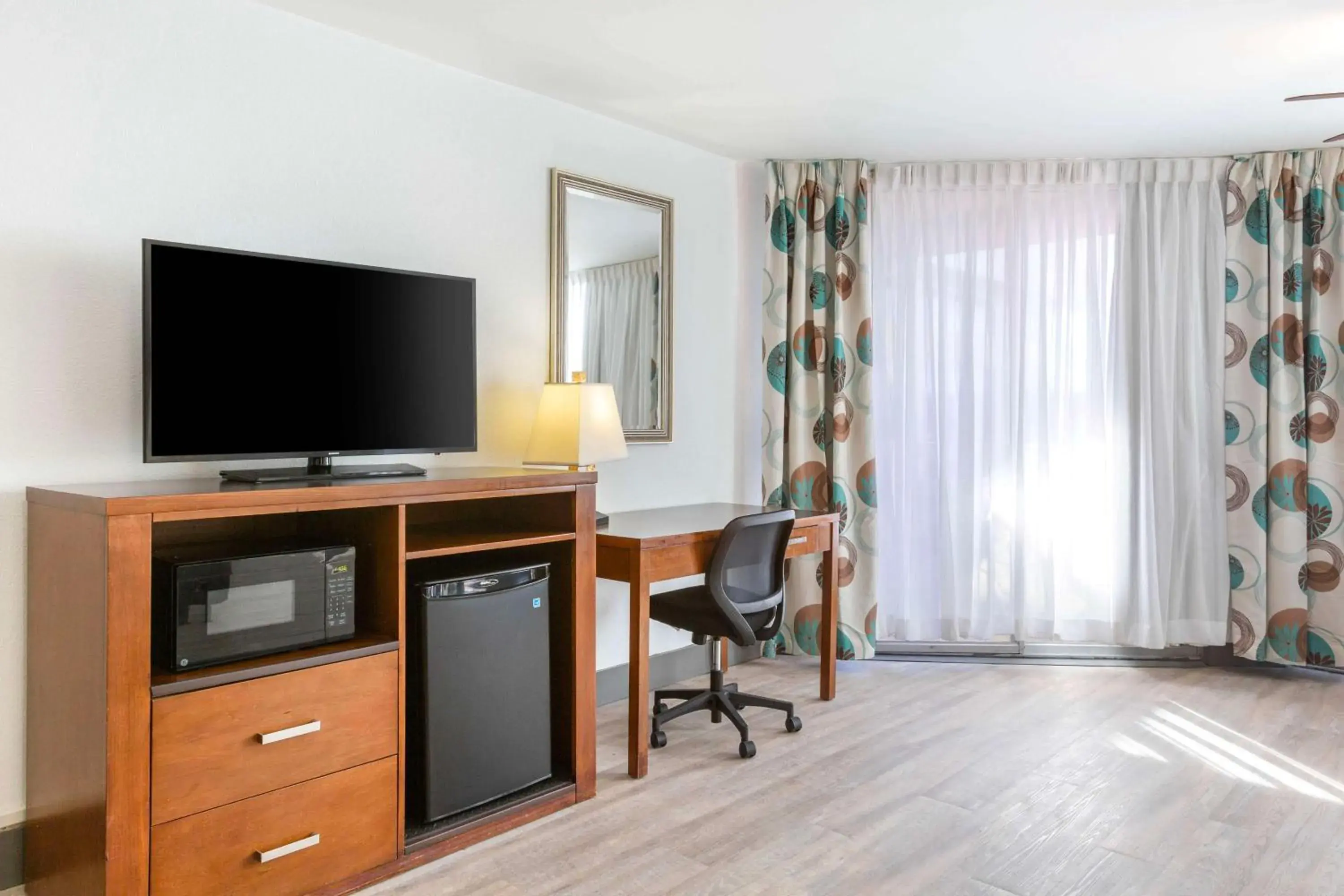 Bedroom in Best Western Plus El Paso Airport Hotel & Conference Center Bedroom in Best Western Plus El Paso Airport Hotel & Conference Center