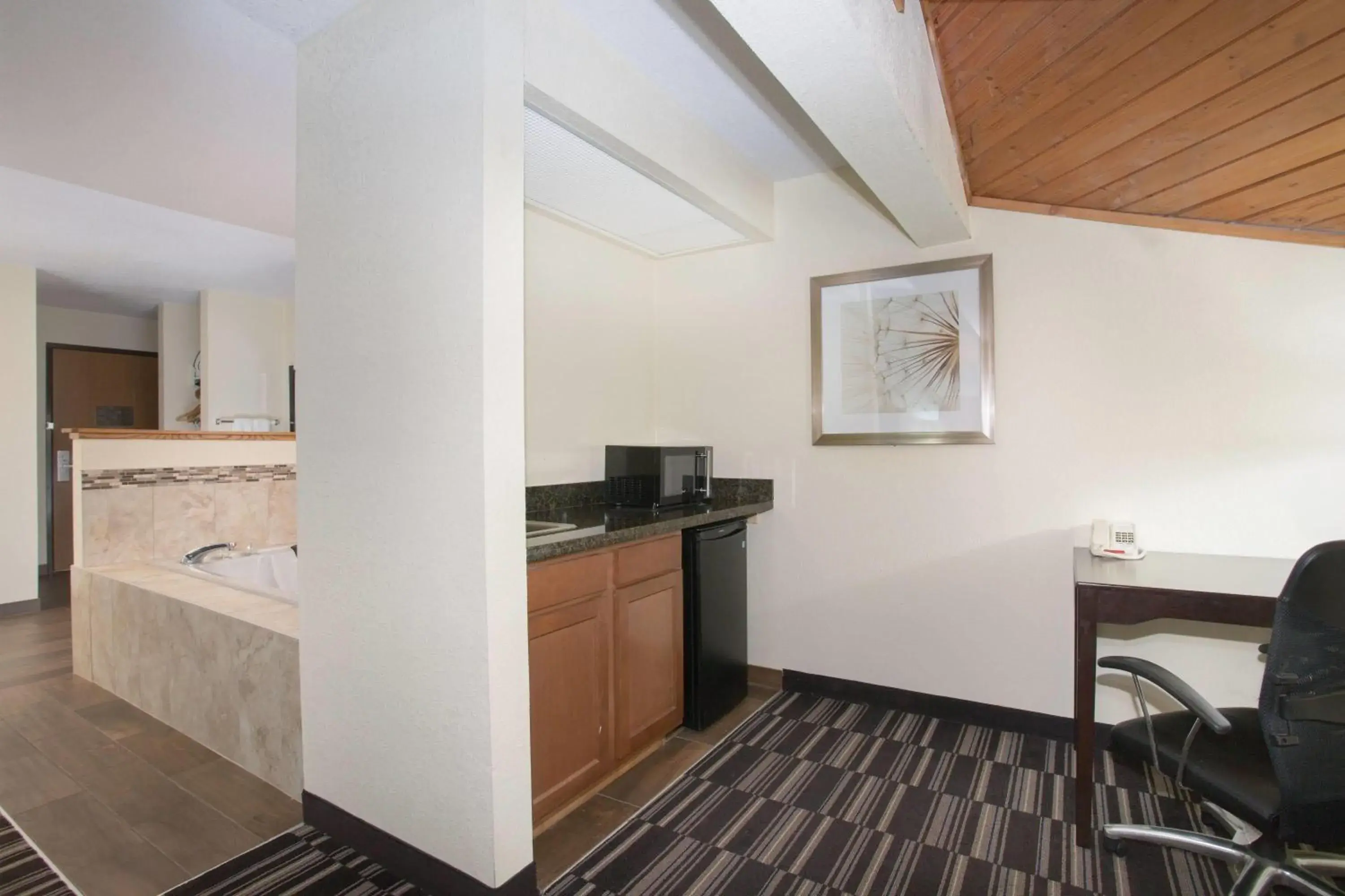 Photo of the whole room, Bed in AmericInn by Wyndham Mount Pleasant Photo of the whole room, Bed in AmericInn by Wyndham Mount Pleasant