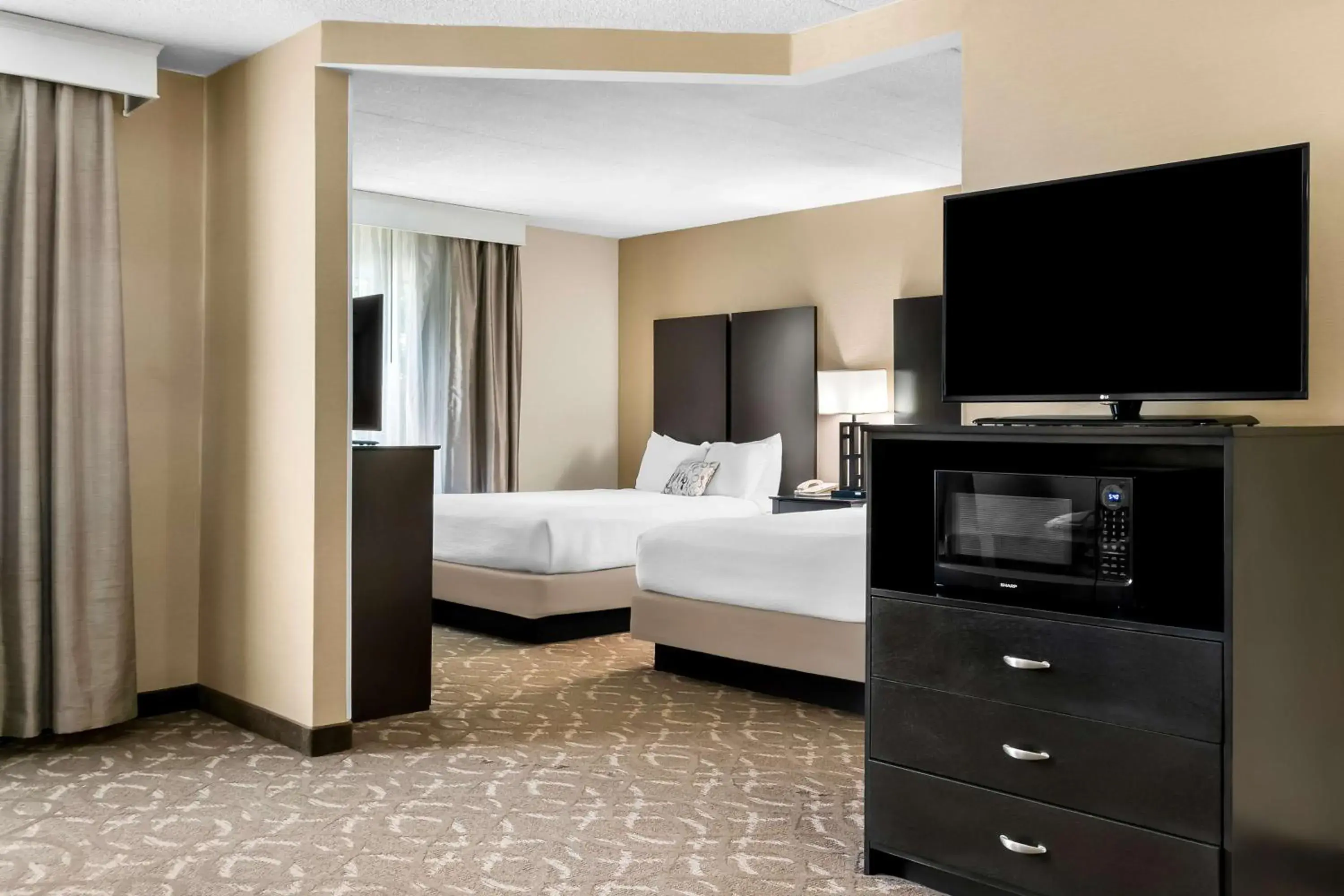 Photo of the whole room, Bed in Best Western Okemos/East Lansing Hotel & Suites Photo of the whole room, Bed in Best Western Okemos/East Lansing Hotel & Suites