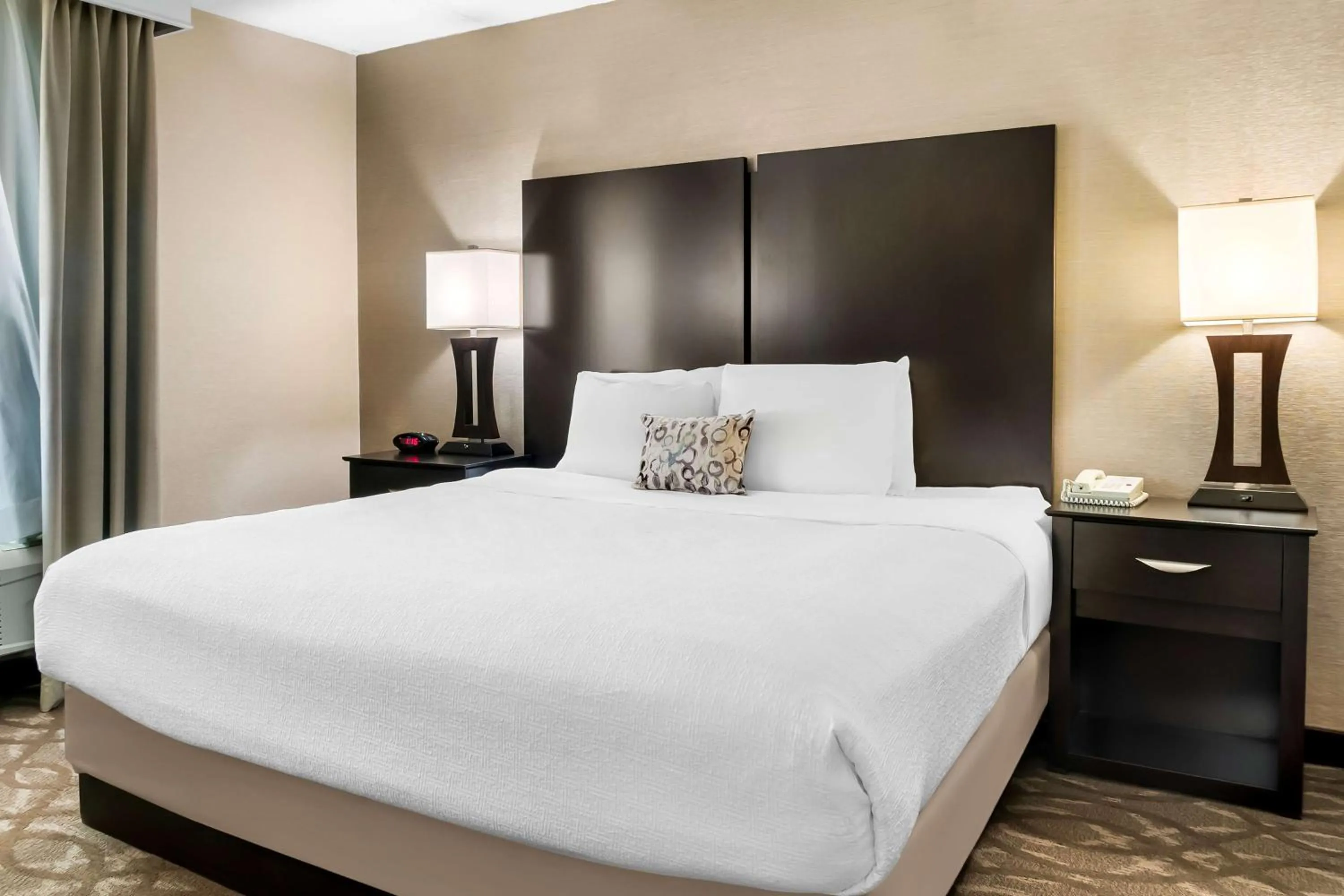 Photo of the whole room, Bed in Best Western Okemos/East Lansing Hotel & Suites