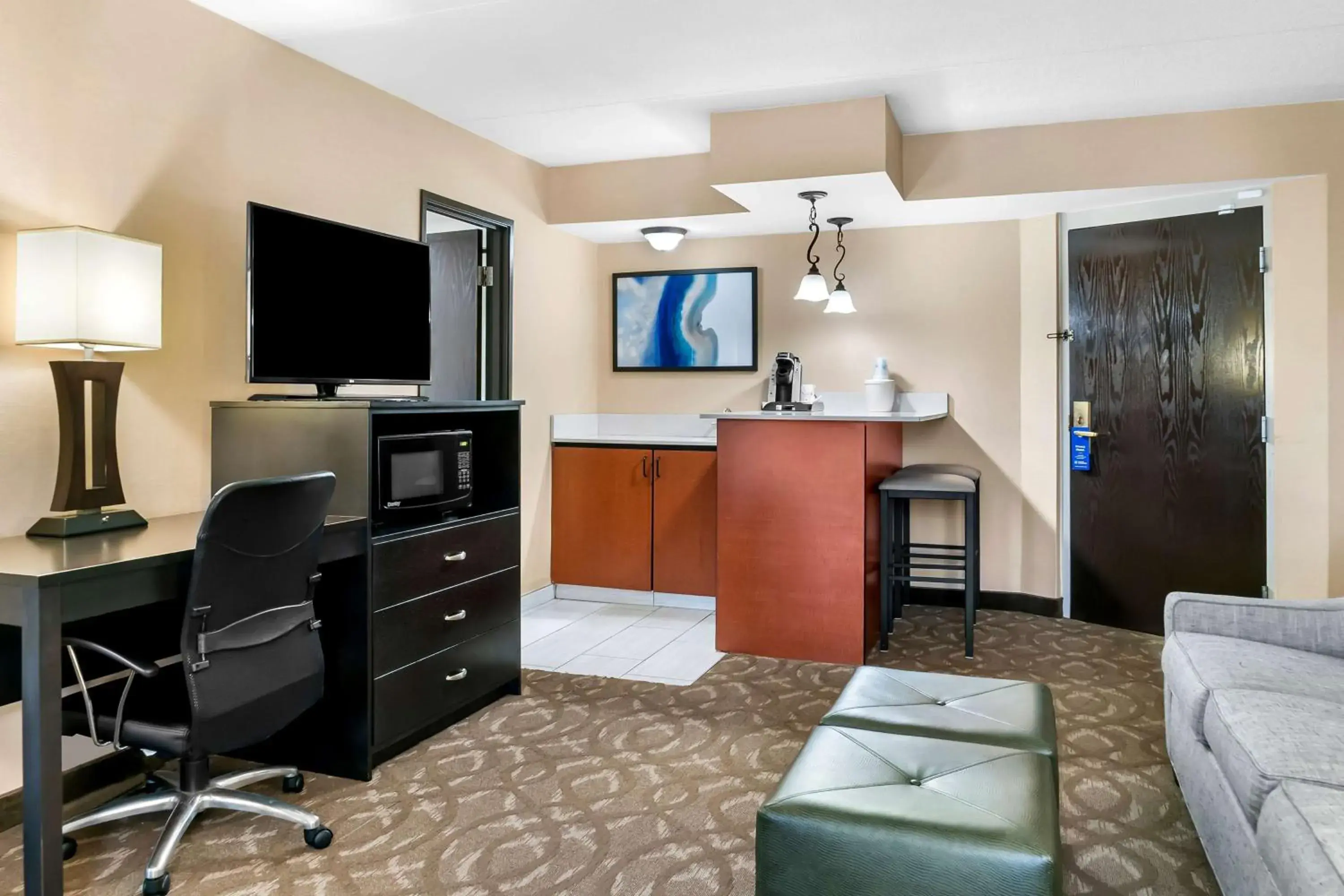 Photo of the whole room in Best Western Okemos/East Lansing Hotel & Suites Photo of the whole room in Best Western Okemos/East Lansing Hotel & Suites