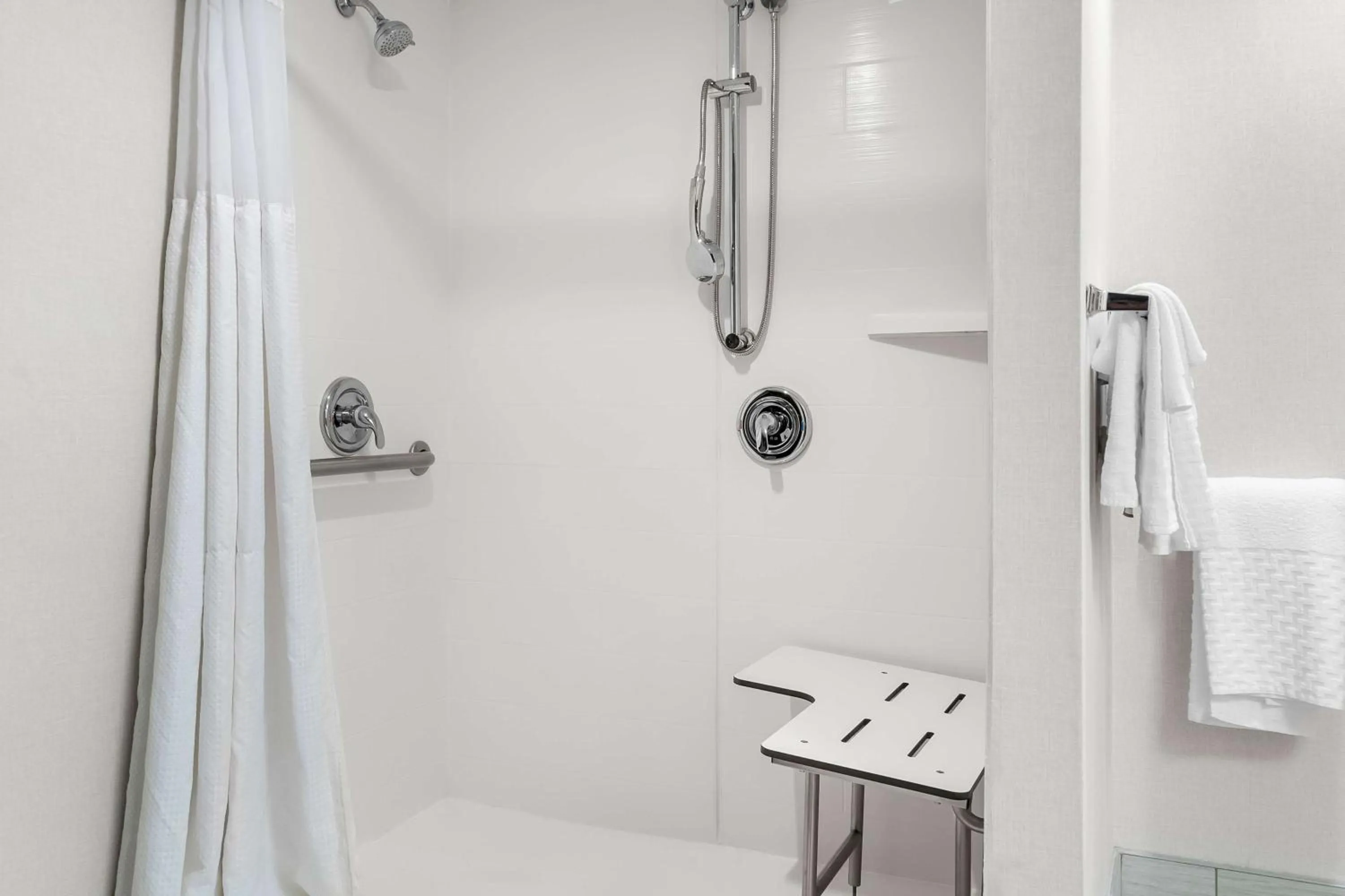 Bathroom in Best Western Okemos/East Lansing Hotel & Suites