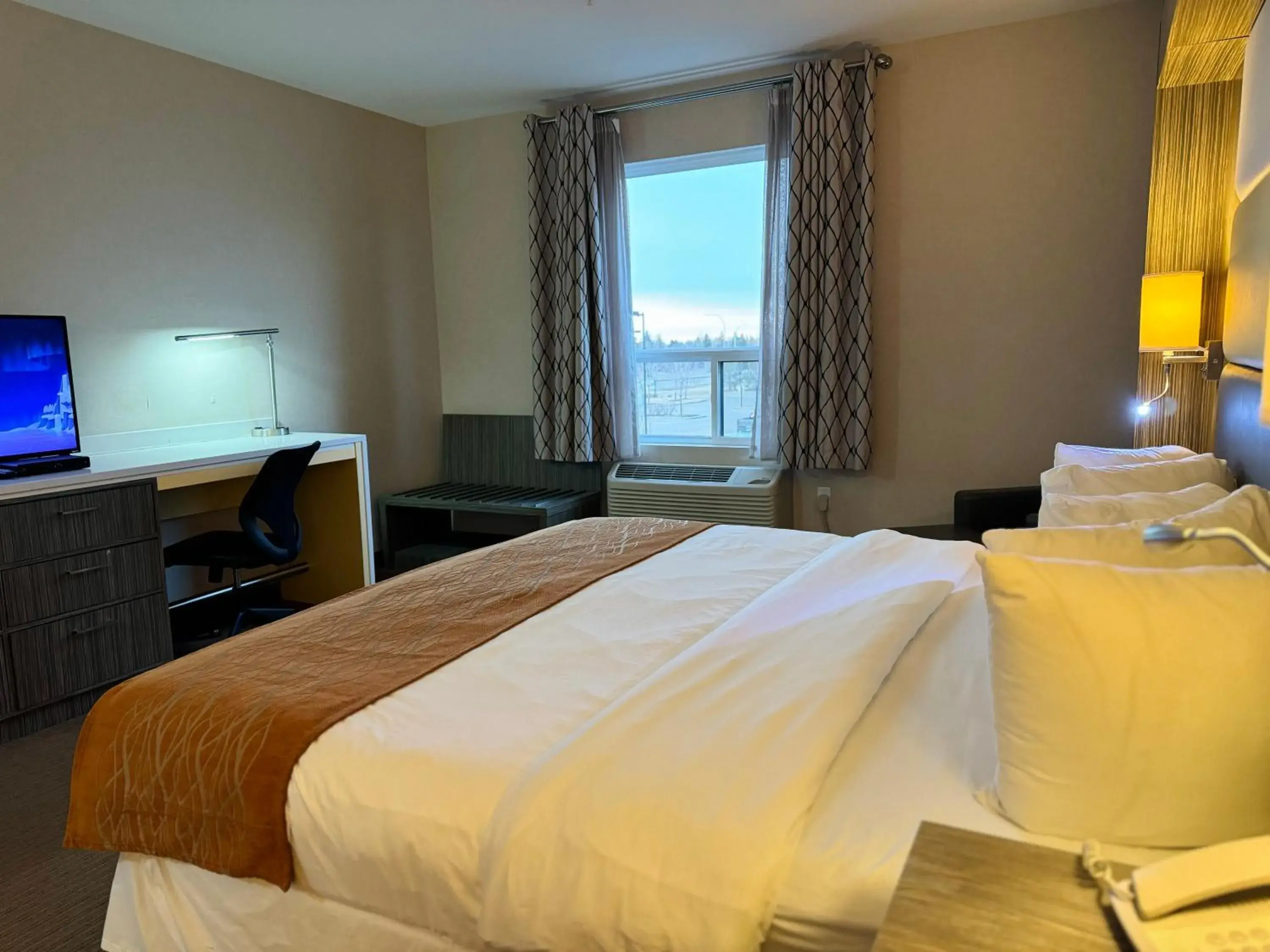 View (from property/room), Bed in Southfort Inn View (from property/room), Bed in Southfort Inn