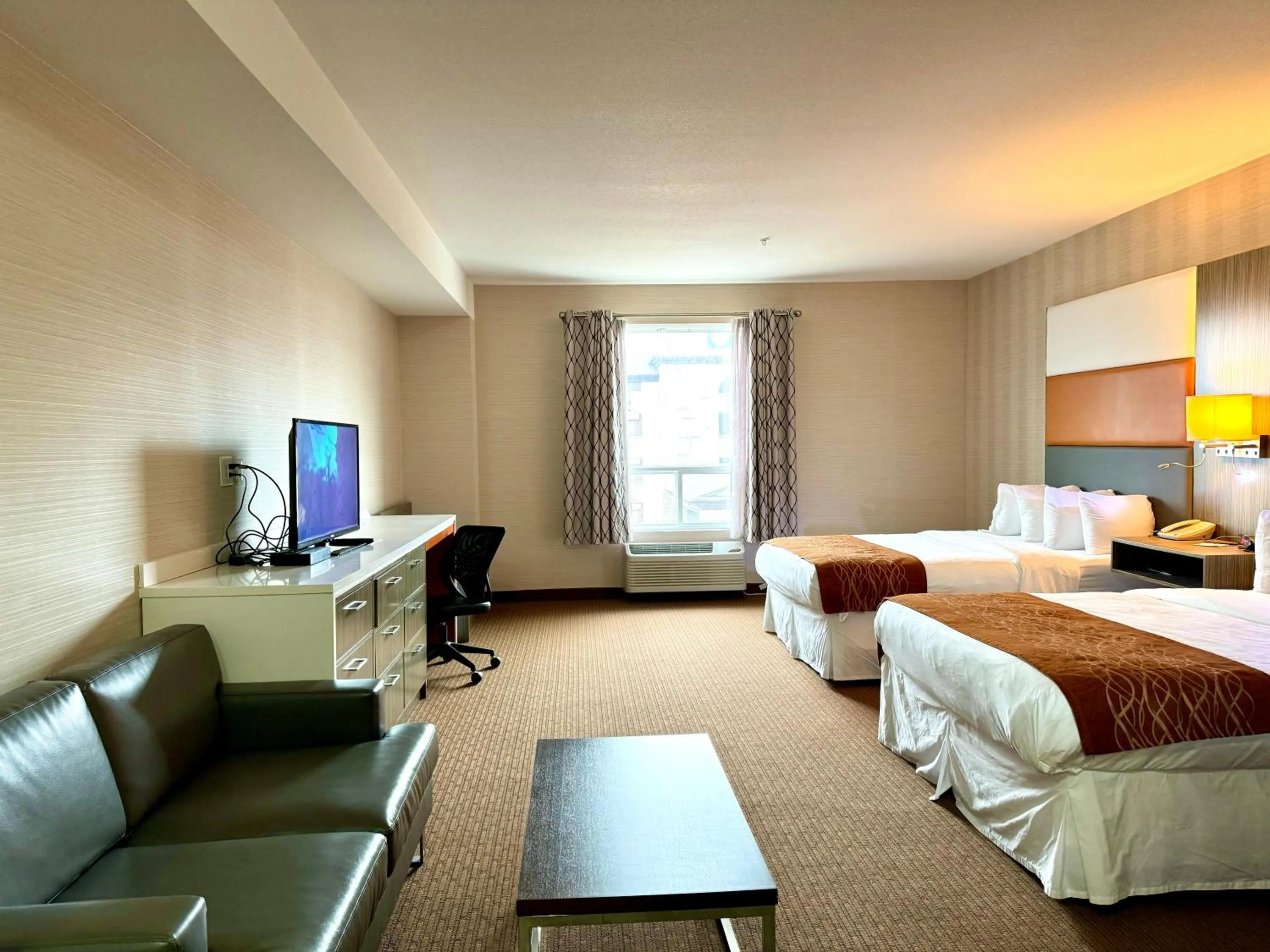 Photo of the whole room, Bed in Southfort Inn