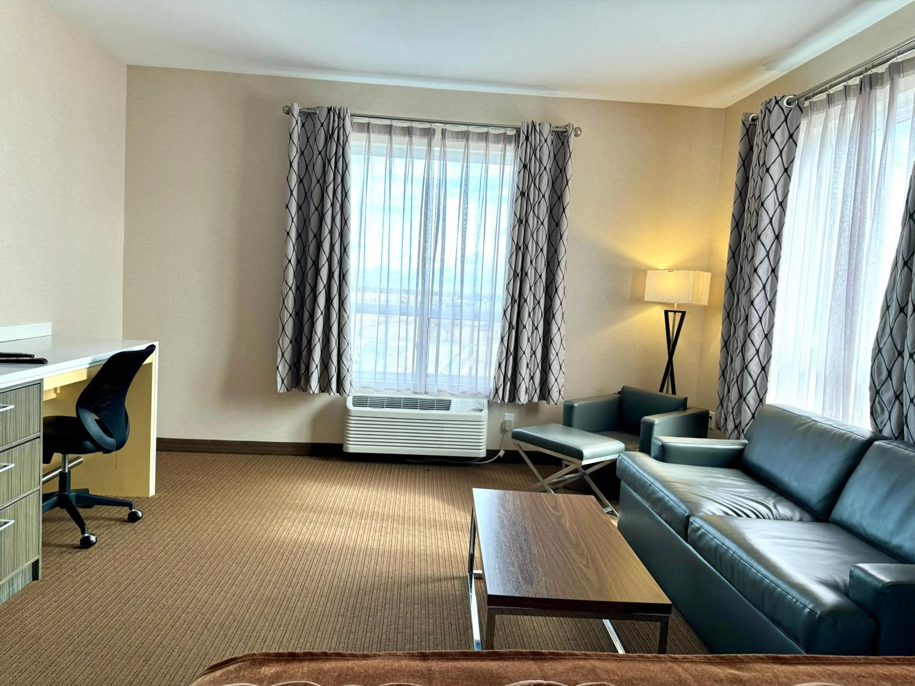 Living room in Southfort Inn