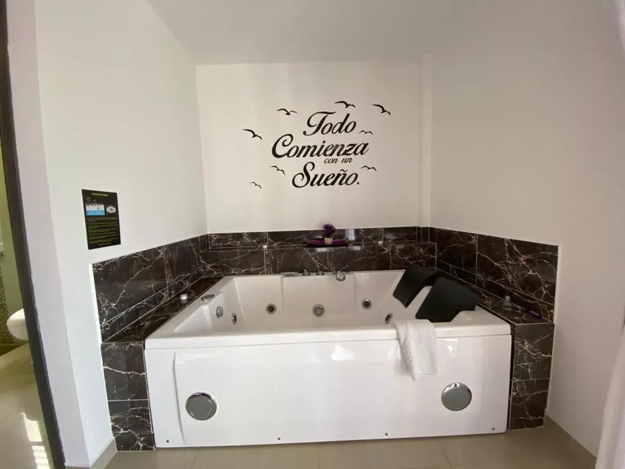 Deluxe Double Room with Bath in Hotel Jade Spa Deluxe Double Room with Bath in Hotel Jade Spa