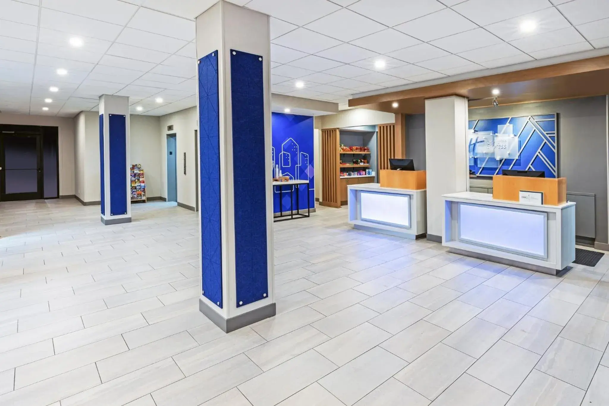 Property building in Holiday Inn Express El Paso-Central by IHG Property building in Holiday Inn Express El Paso-Central by IHG