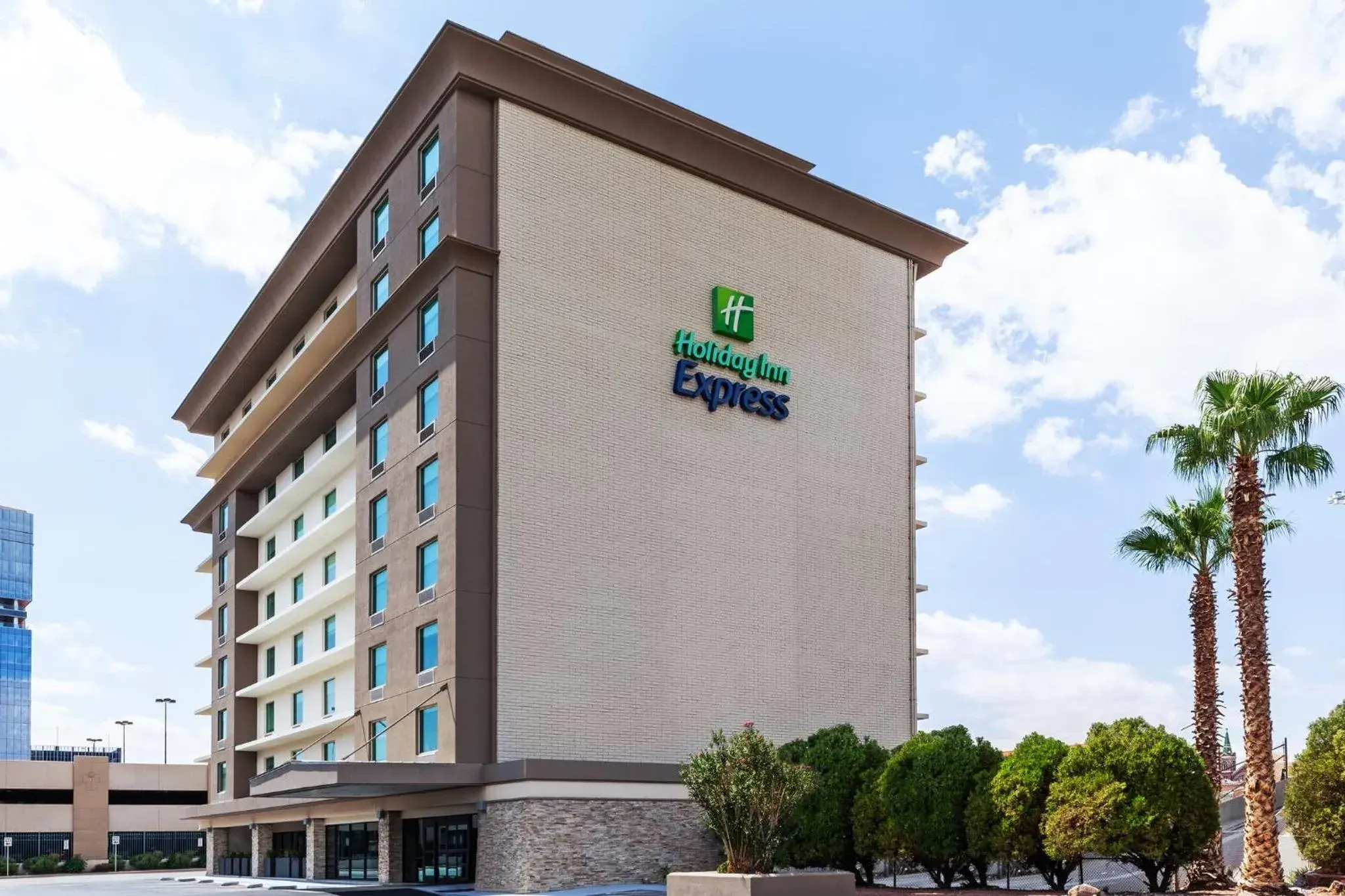 Property building in Holiday Inn Express El Paso-Central by IHG Property building in Holiday Inn Express El Paso-Central by IHG