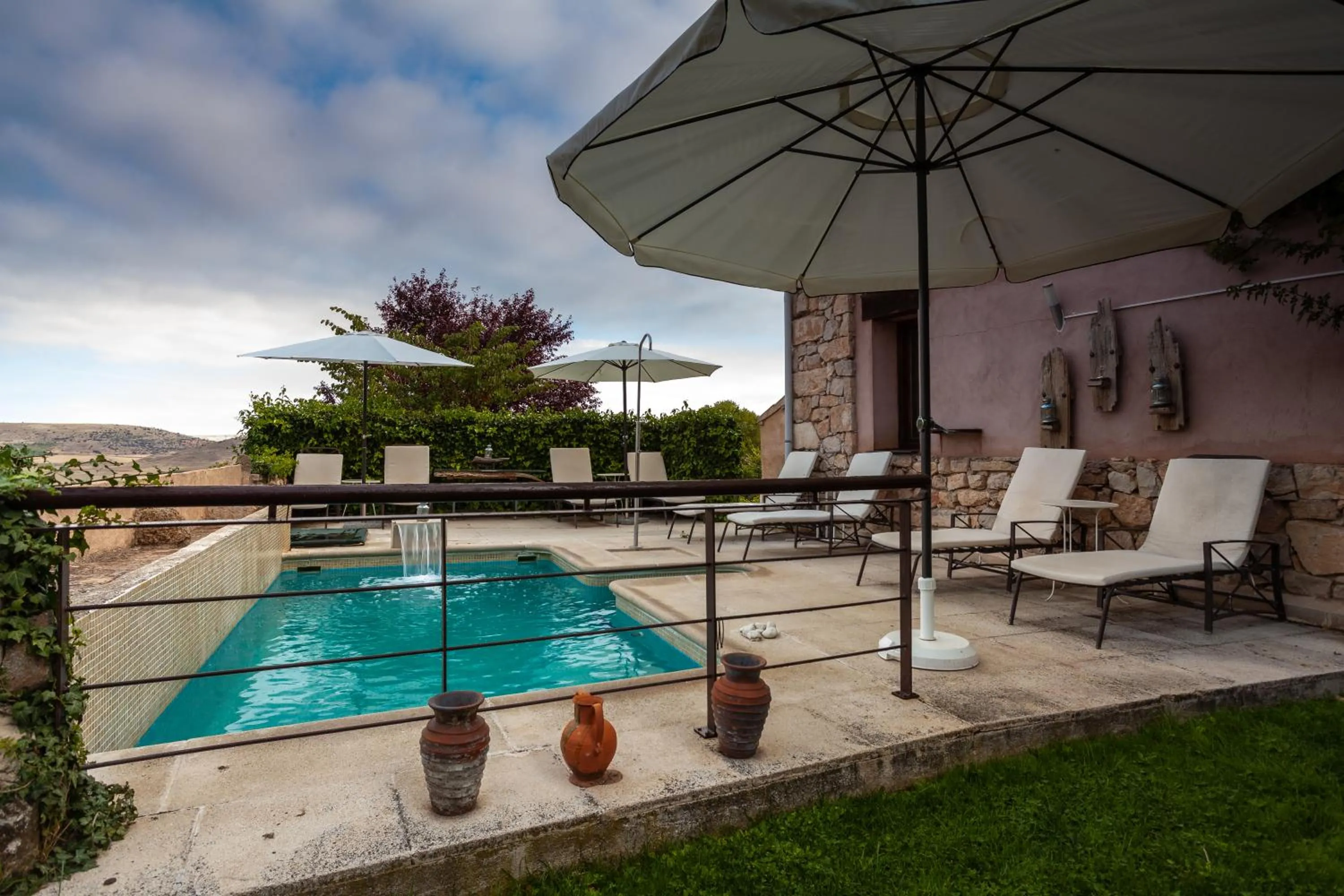 Swimming pool in Hotel Cardamomo Sigüenza