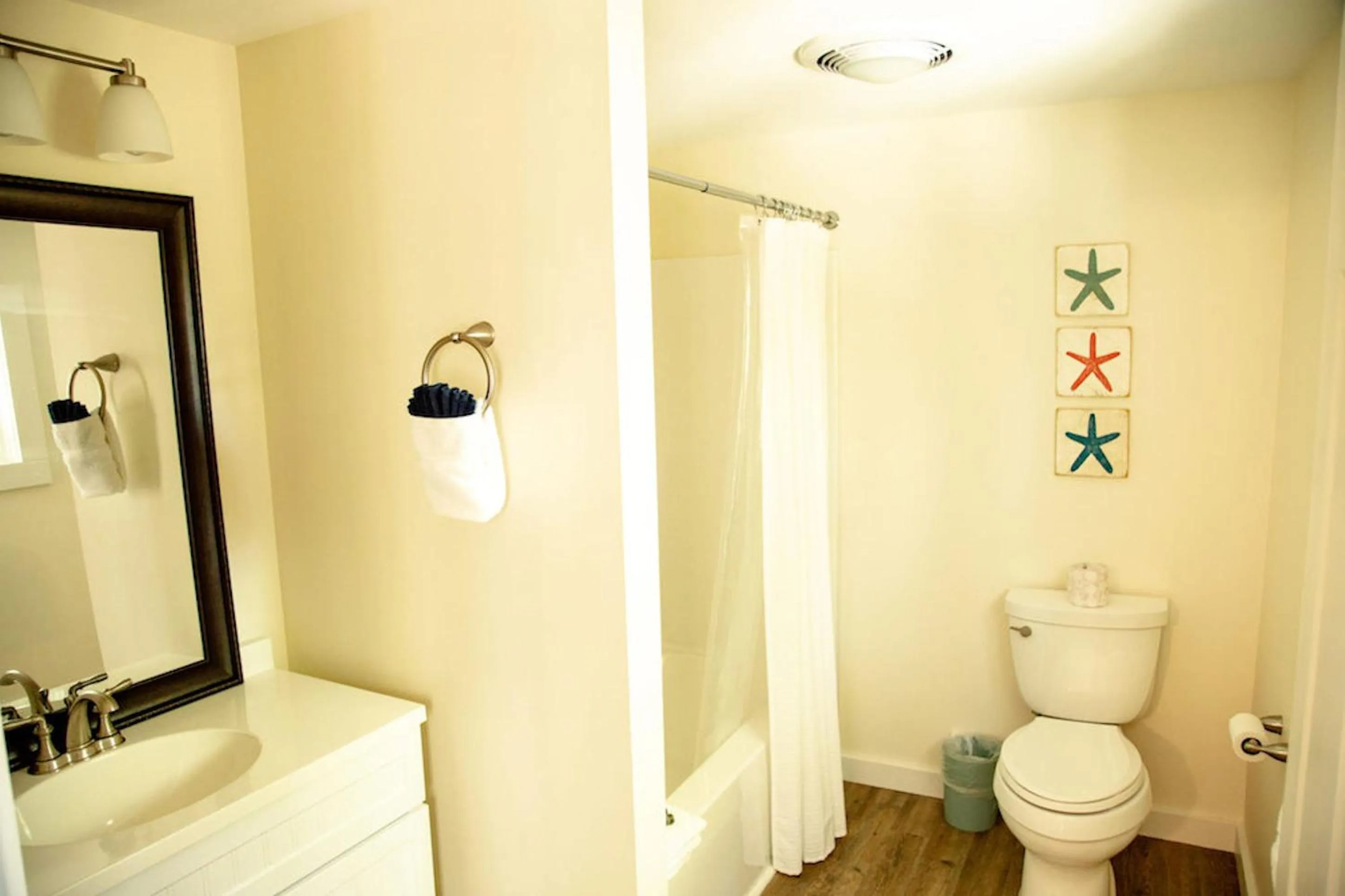 Shower in Linekin Bay Resort