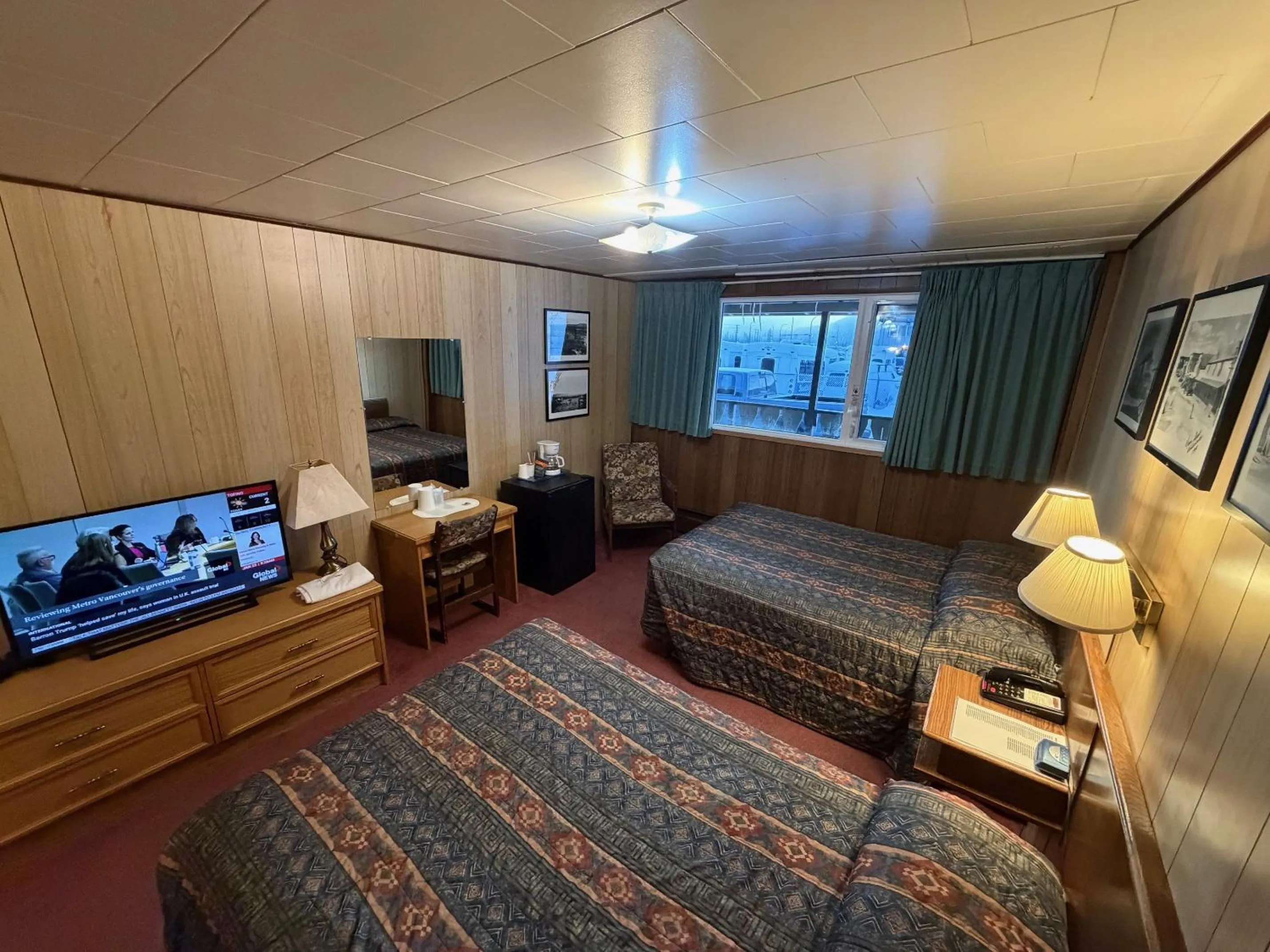 Bed in Airport Chalet
