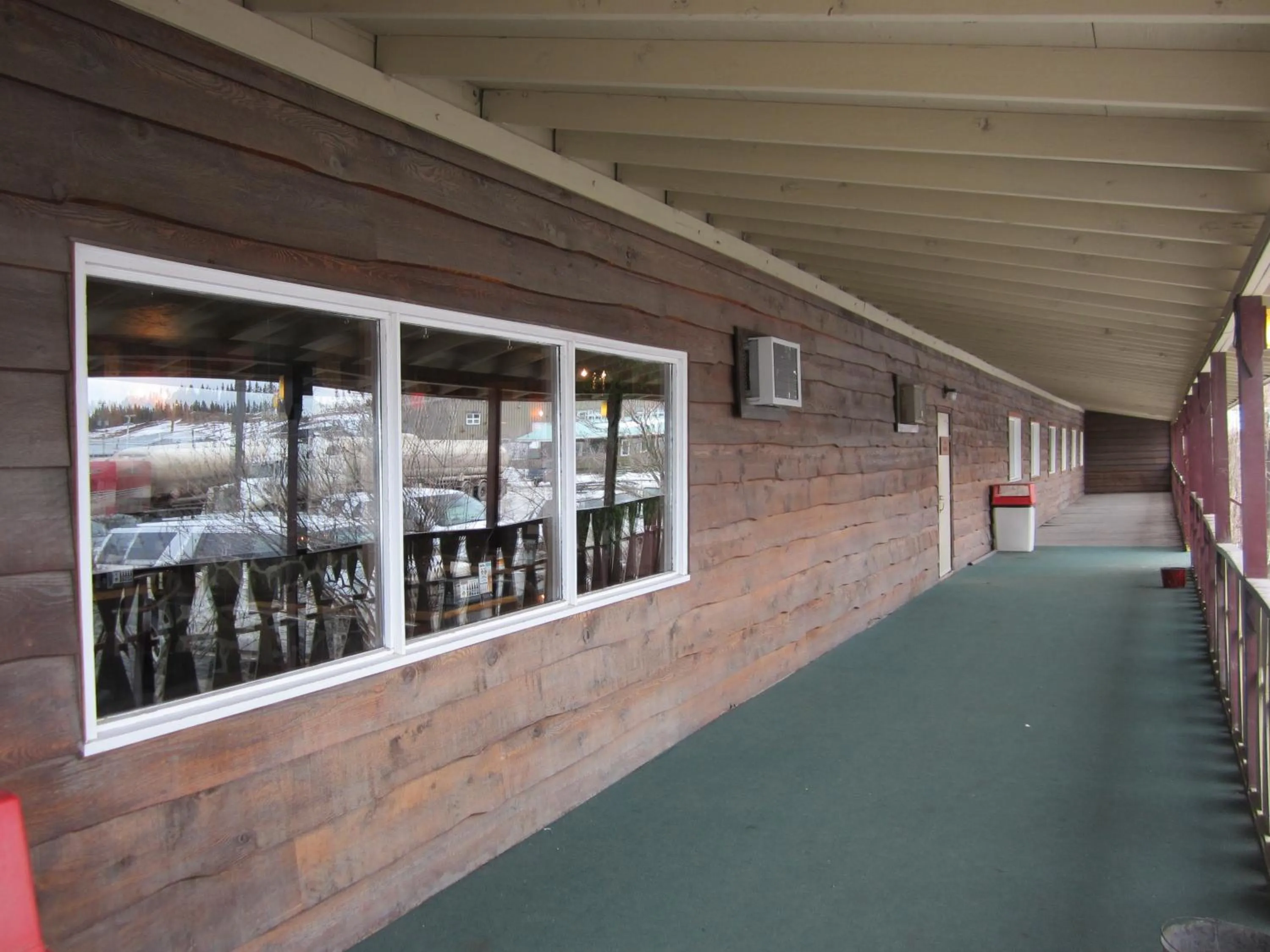 Decorative detail in Airport Chalet