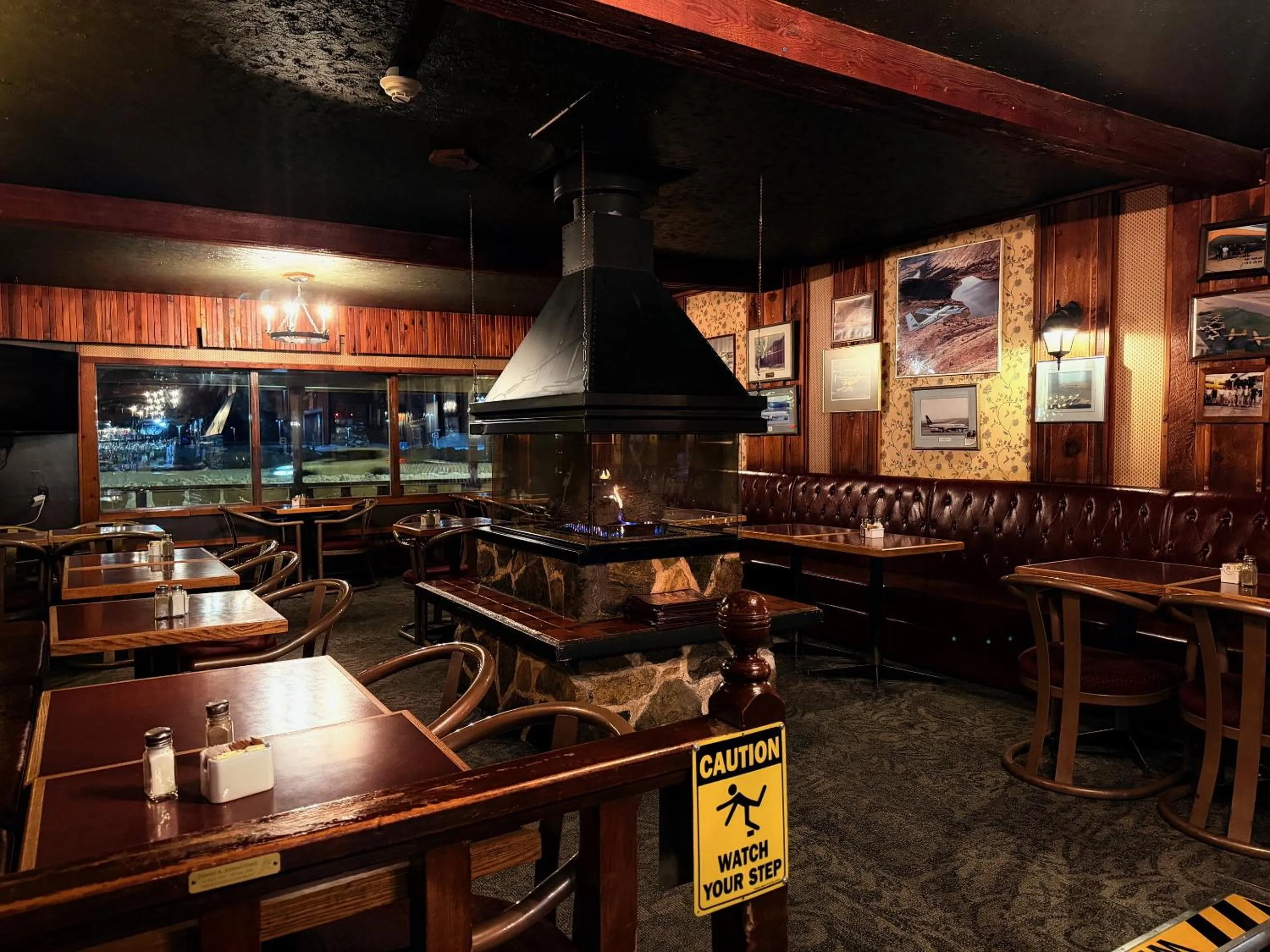 Restaurant/places to eat in Airport Chalet