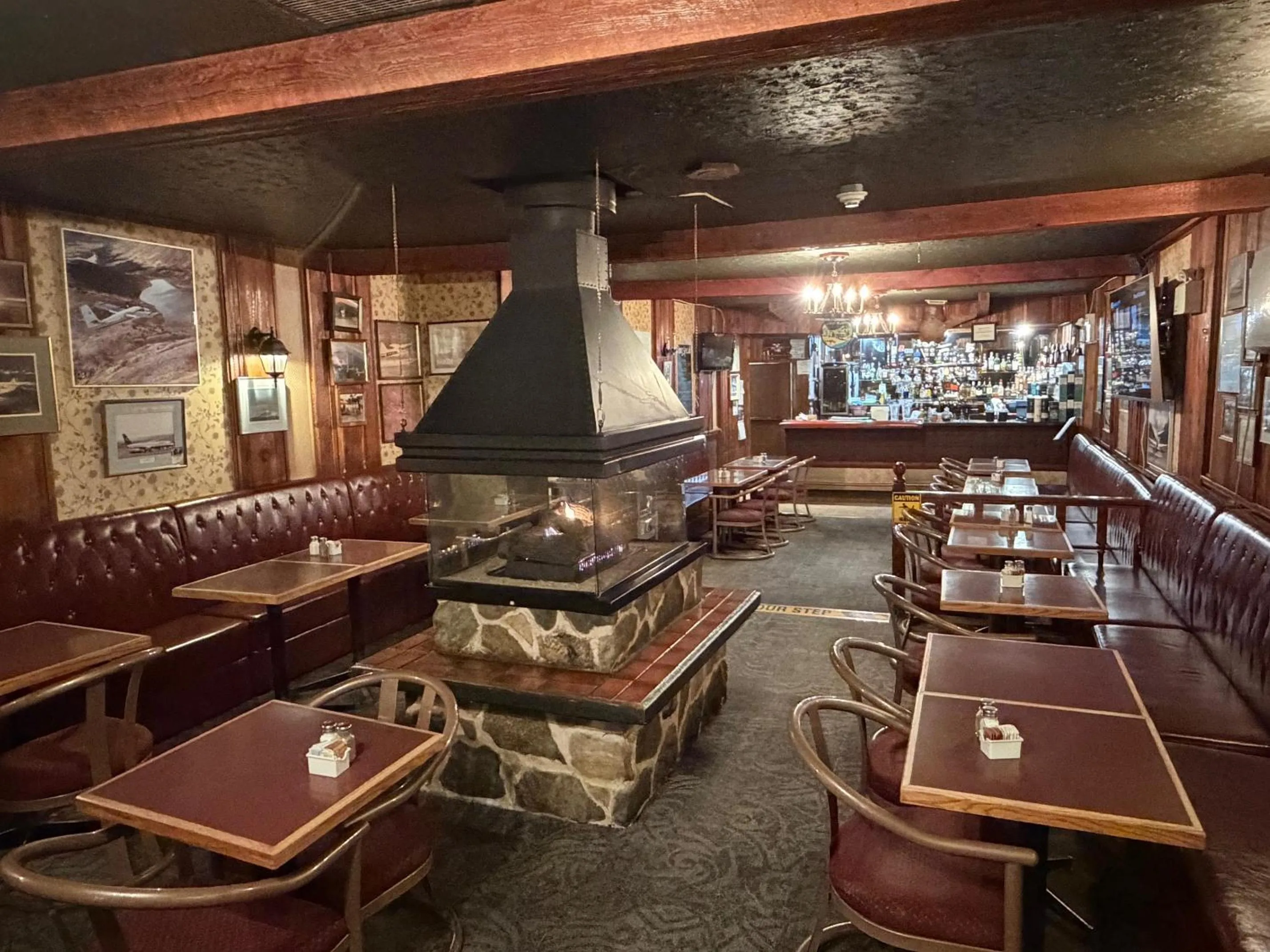 Restaurant/places to eat in Airport Chalet