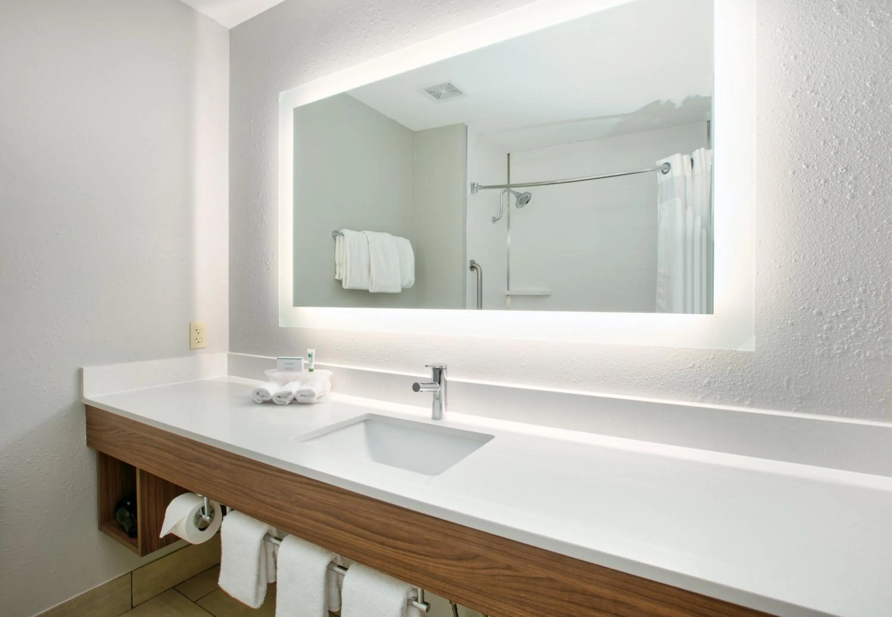 Photo of the whole room in Holiday Inn Express - Hope by IHG