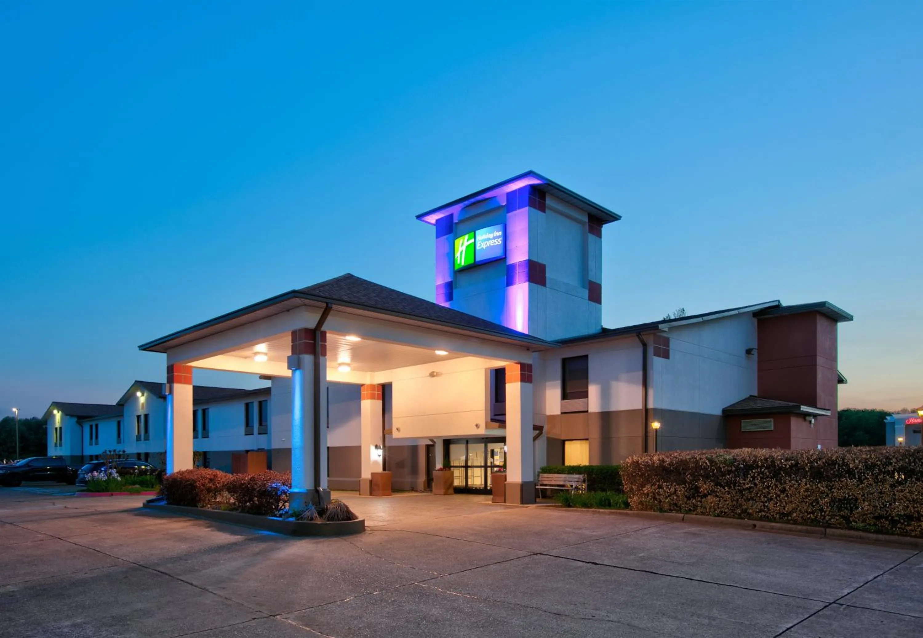 Property building in Holiday Inn Express - Hope by IHG