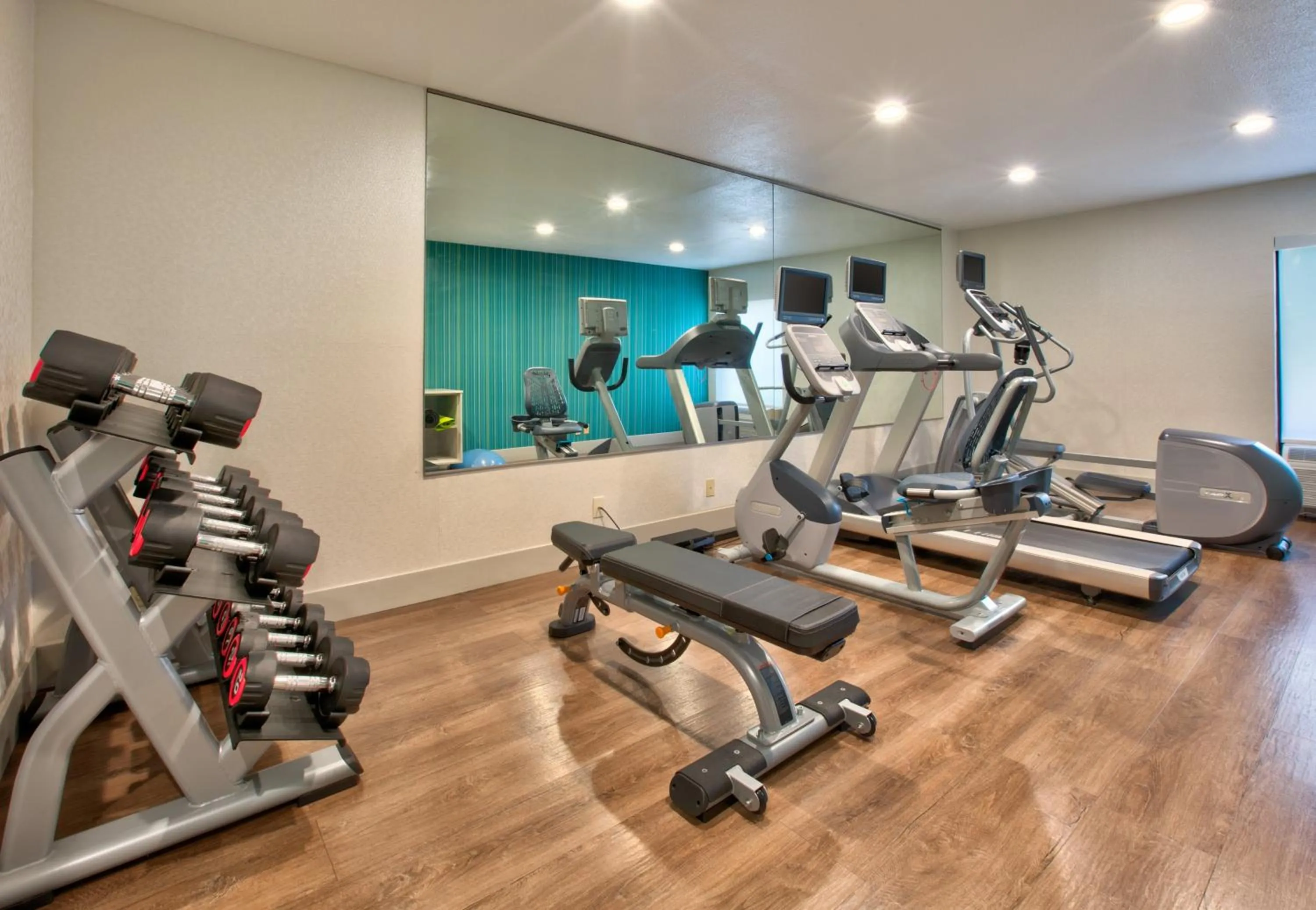 Fitness centre/facilities in Holiday Inn Express - Hope by IHG