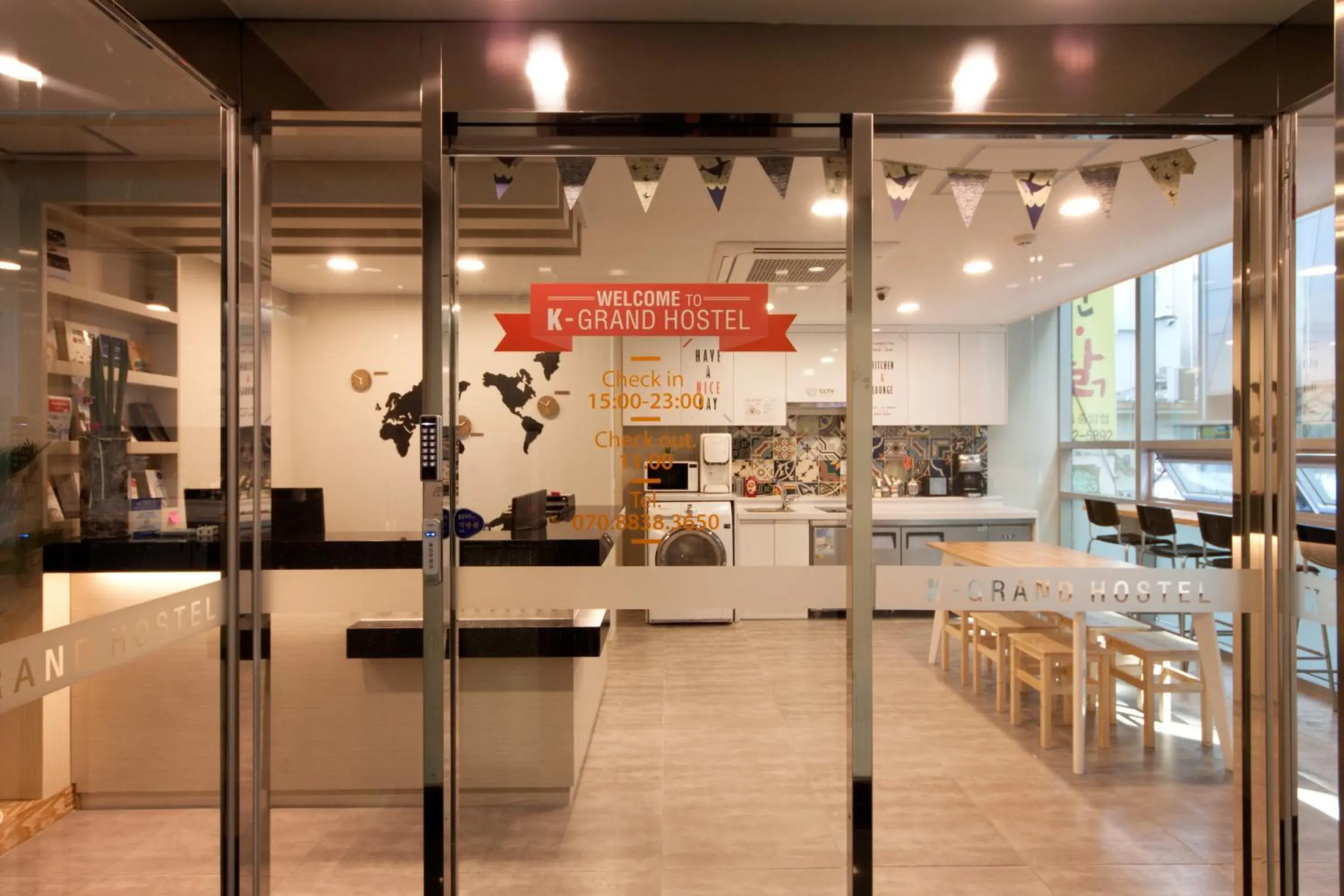 Communal lounge/ TV room in OYO Hostel Myeongdong 1 Communal lounge/ TV room in OYO Hostel Myeongdong 1