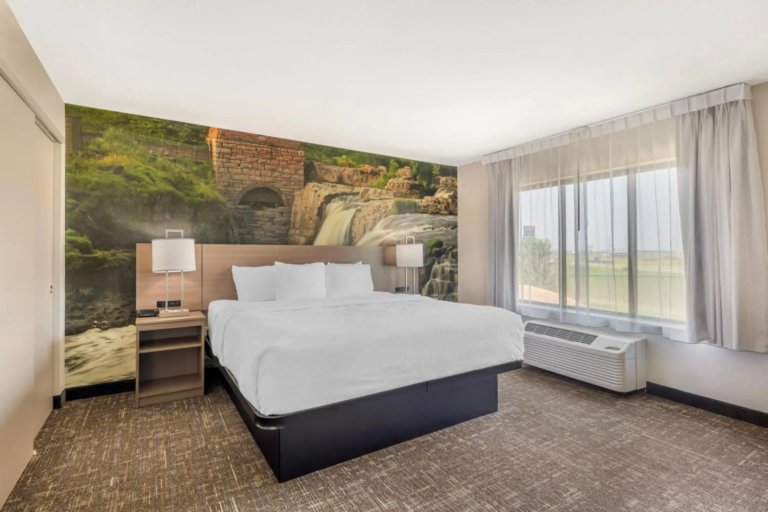 Bed in Clarion Pointe Sioux Falls Airport Bed in Clarion Pointe Sioux Falls Airport