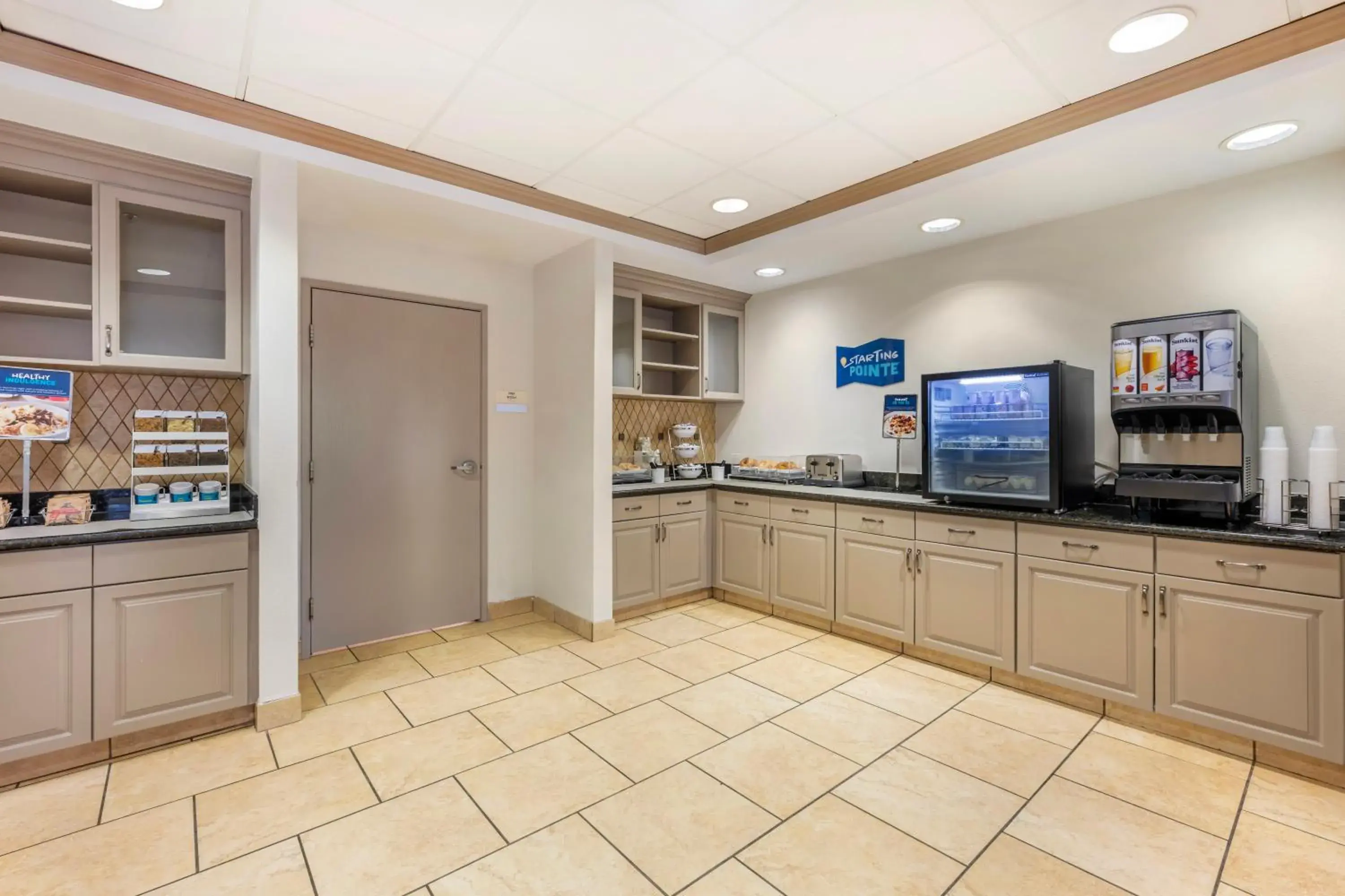 Breakfast in Clarion Pointe Sioux Falls Airport Breakfast in Clarion Pointe Sioux Falls Airport