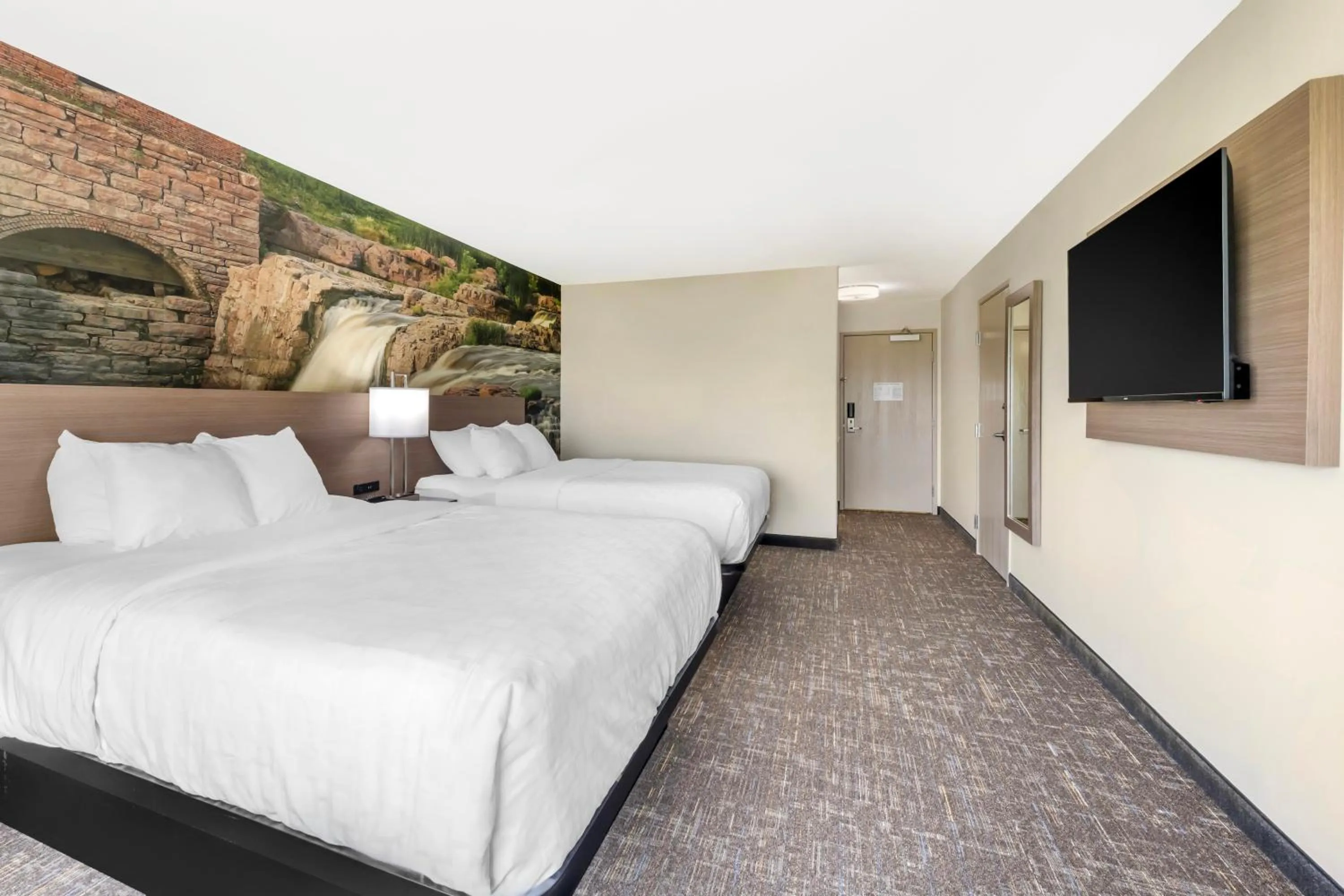 Bed in Clarion Pointe Sioux Falls Airport