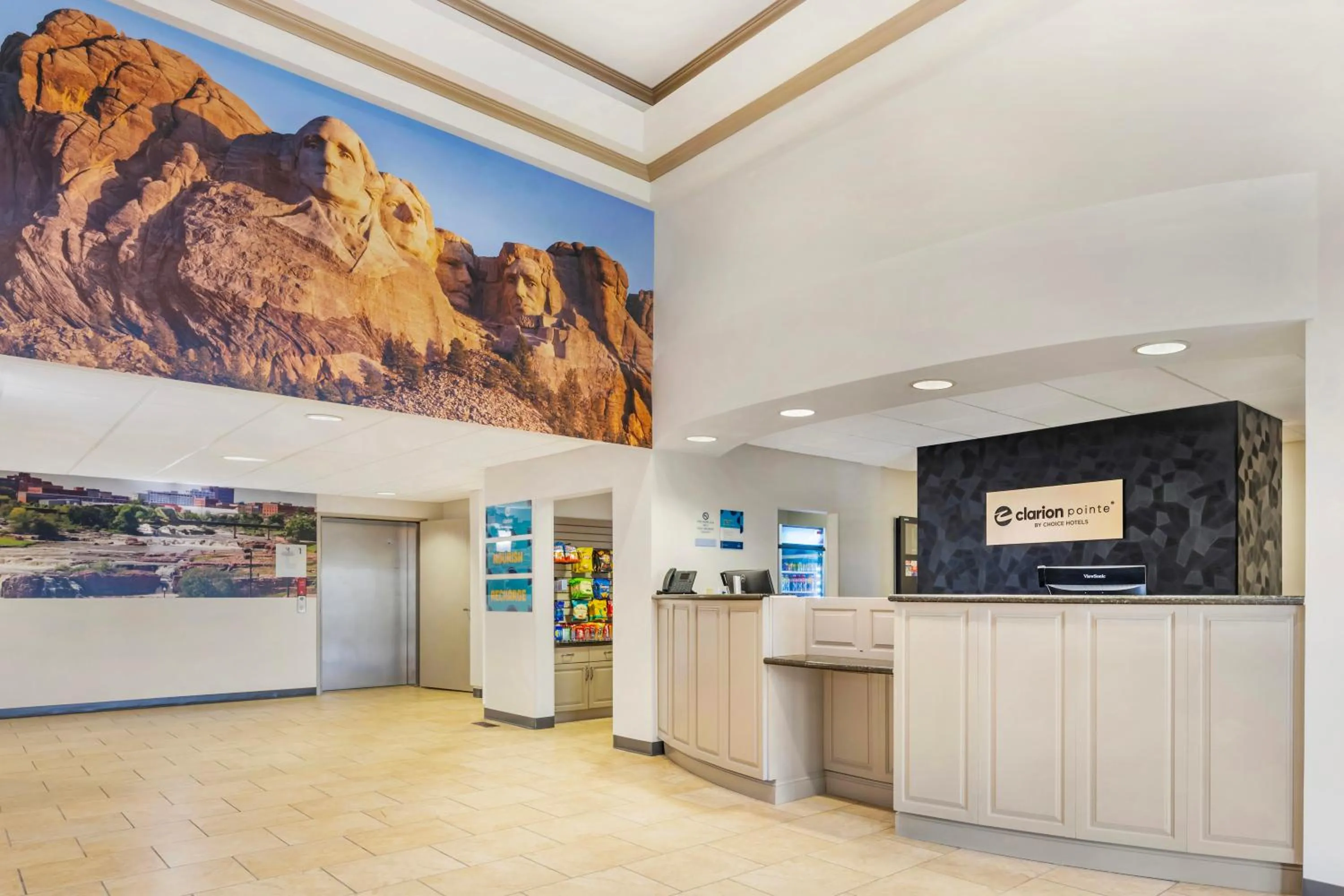 Lobby or reception in Clarion Pointe Sioux Falls Airport