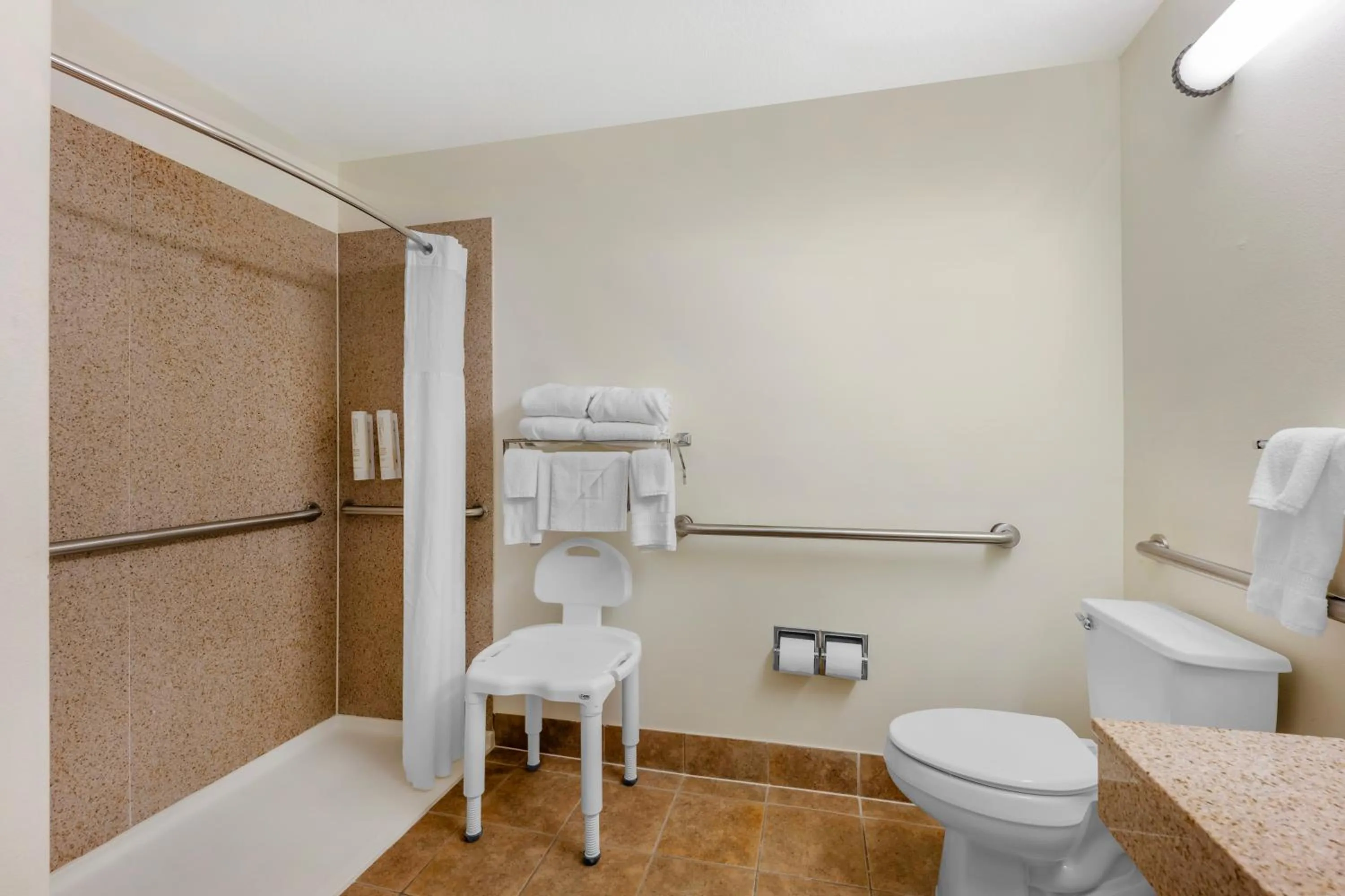 Toilet in Clarion Pointe Sioux Falls Airport