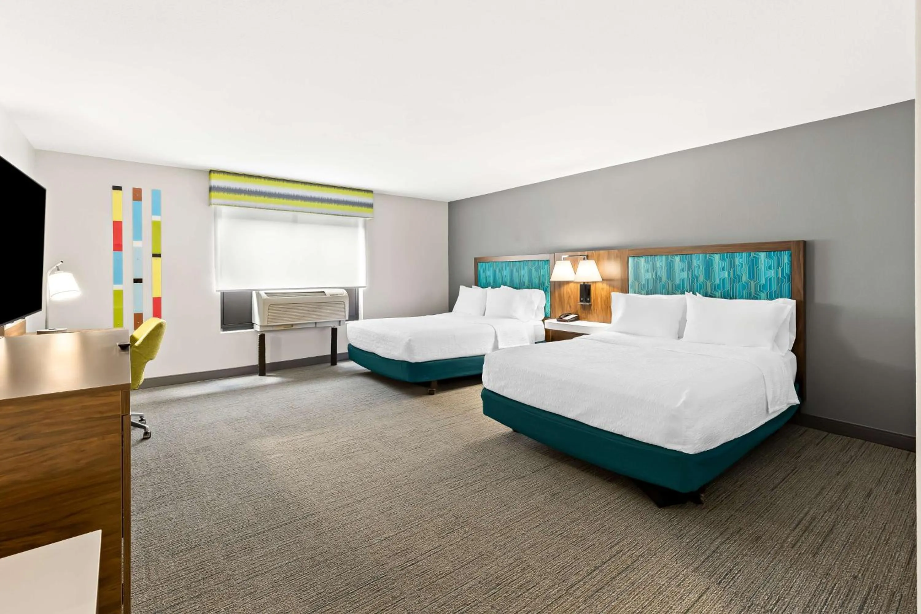 Bed in Hampton Inn & Suites Canton