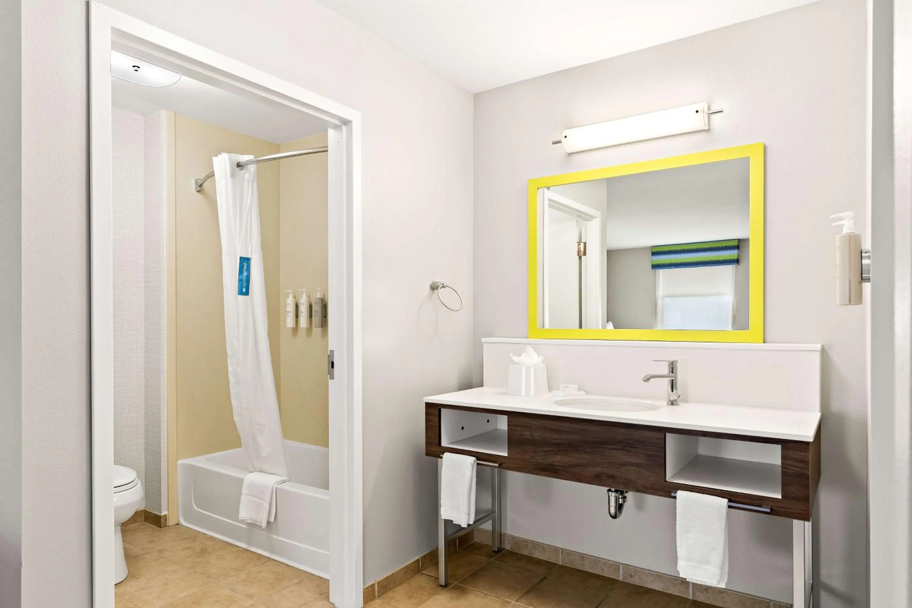 Bathroom in Hampton Inn & Suites Canton