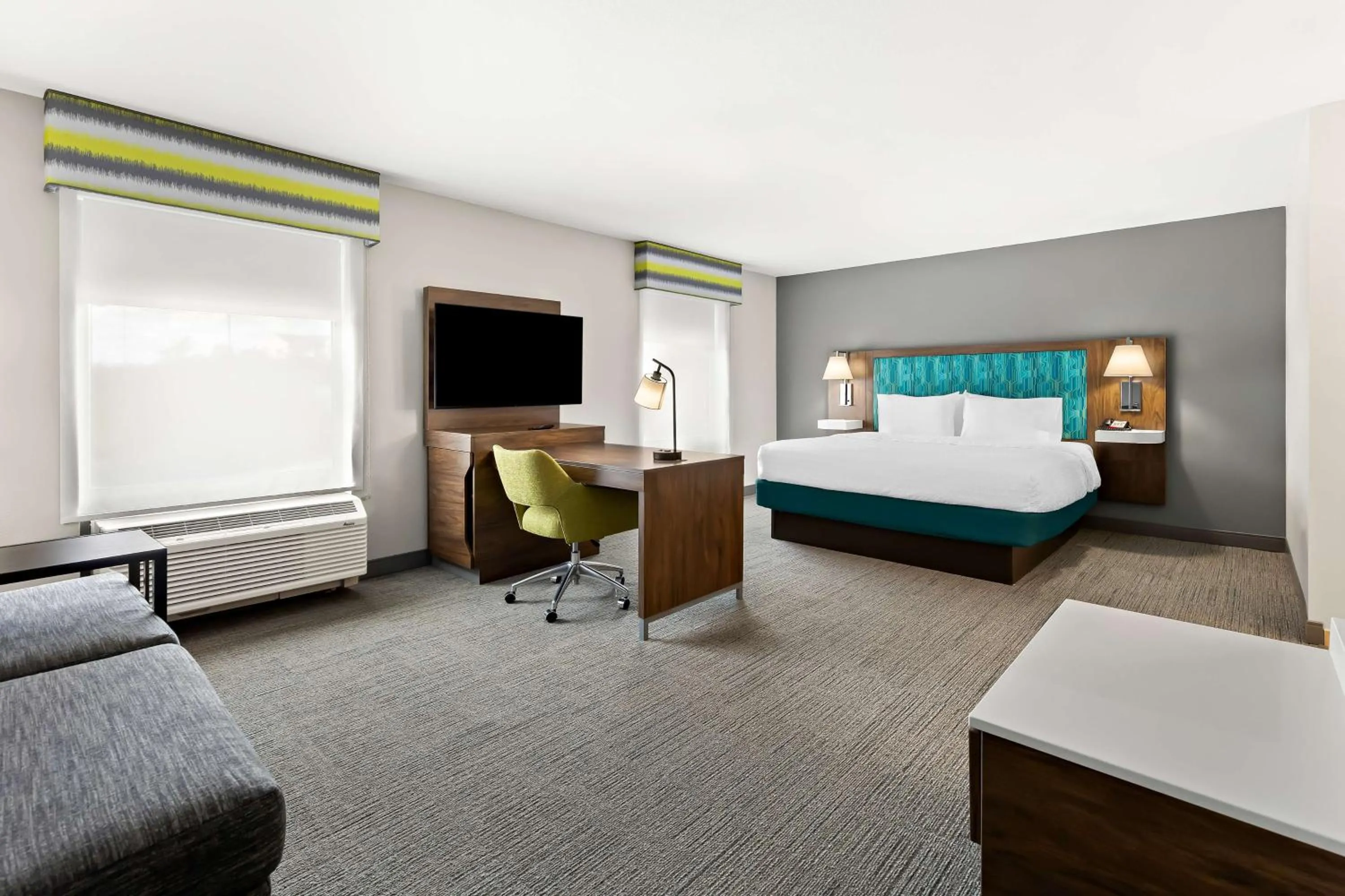 Bedroom, Bed in Hampton Inn & Suites Canton