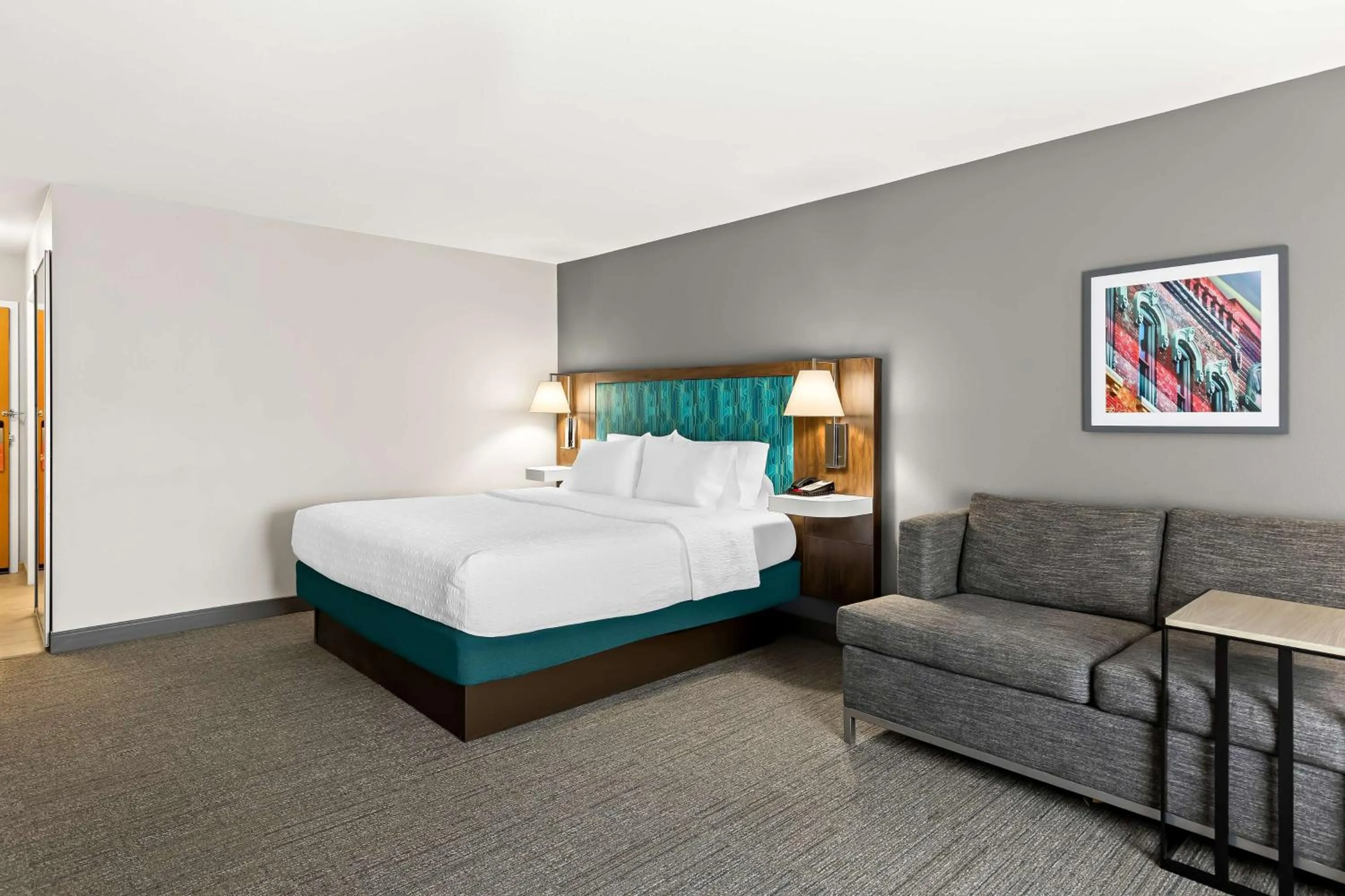 Bed in Hampton Inn & Suites Canton