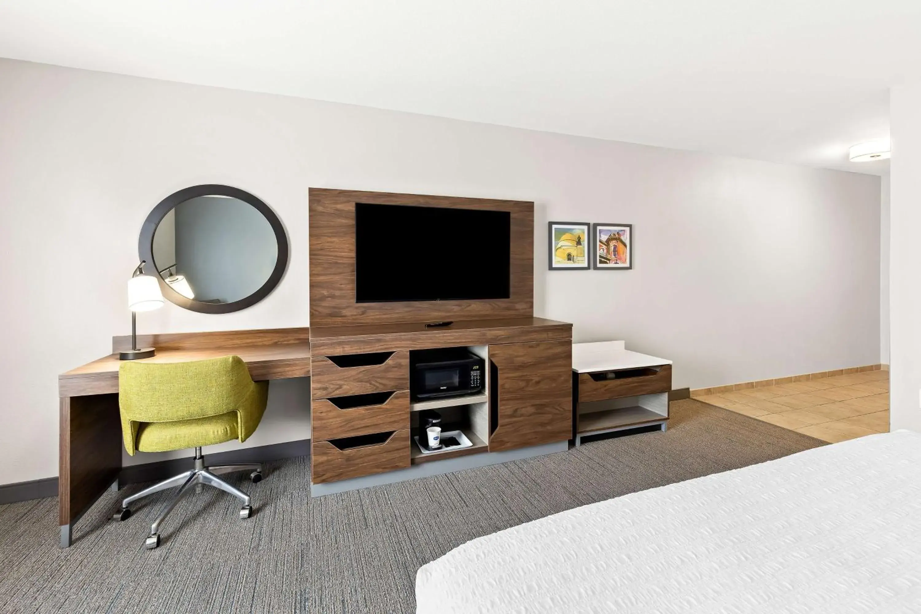 Bed in Hampton Inn & Suites Canton Bed in Hampton Inn & Suites Canton