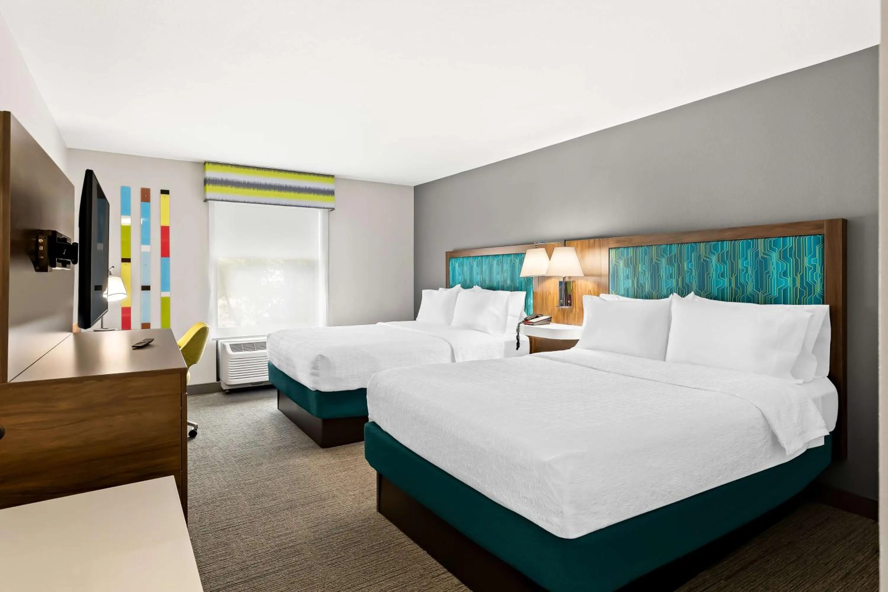 Bed in Hampton Inn & Suites Canton