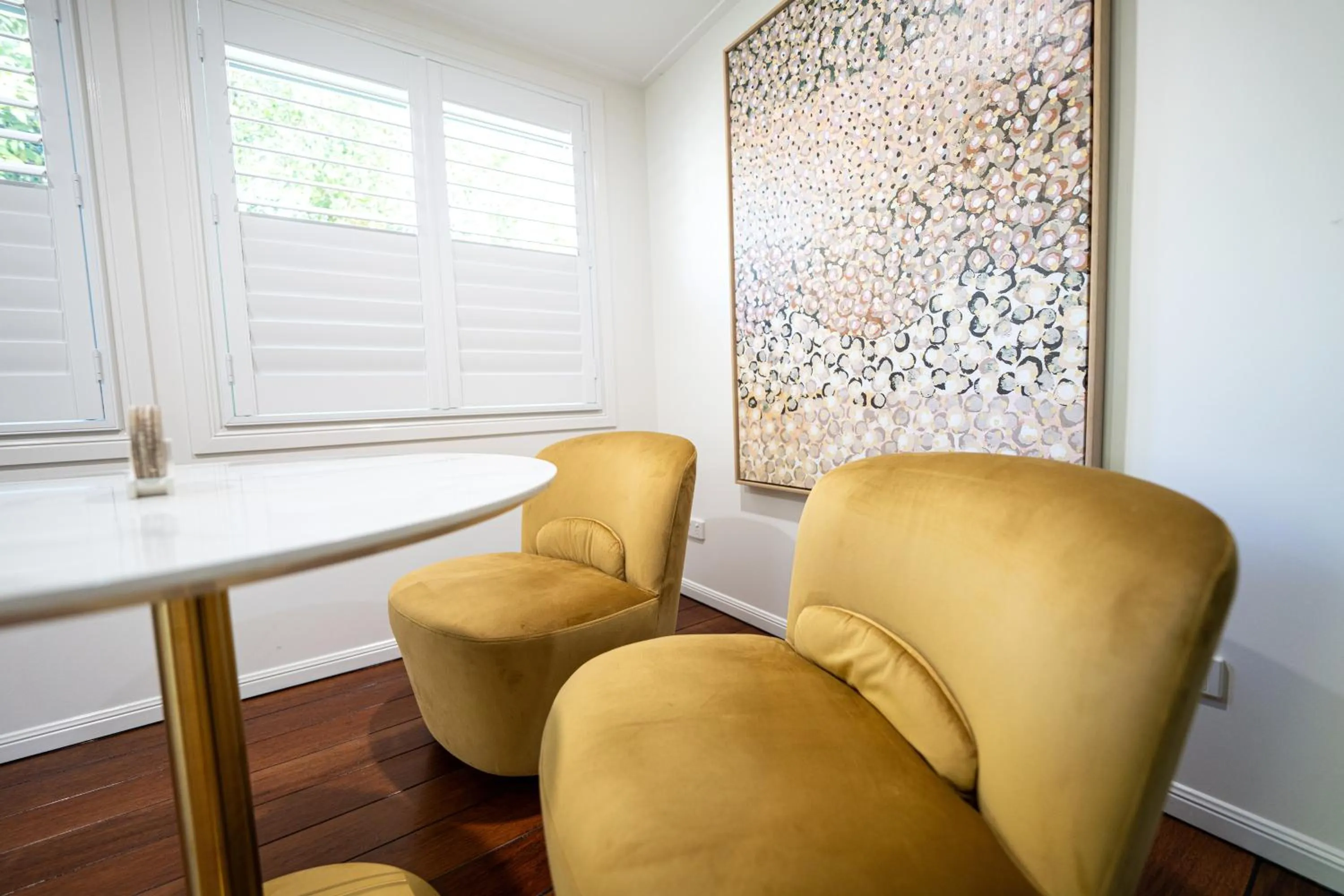 Seating area in Blue Summit Hideaway