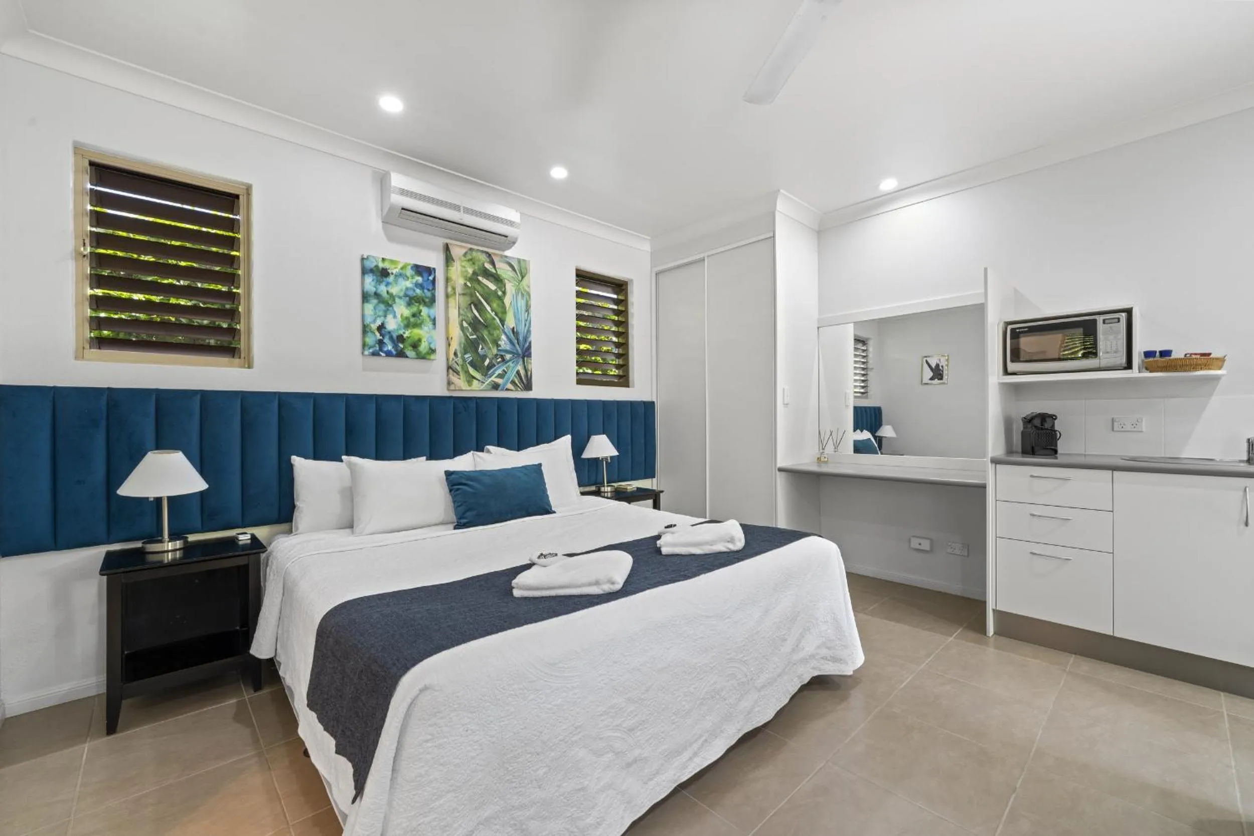 Bed in Blue Summit Hideaway