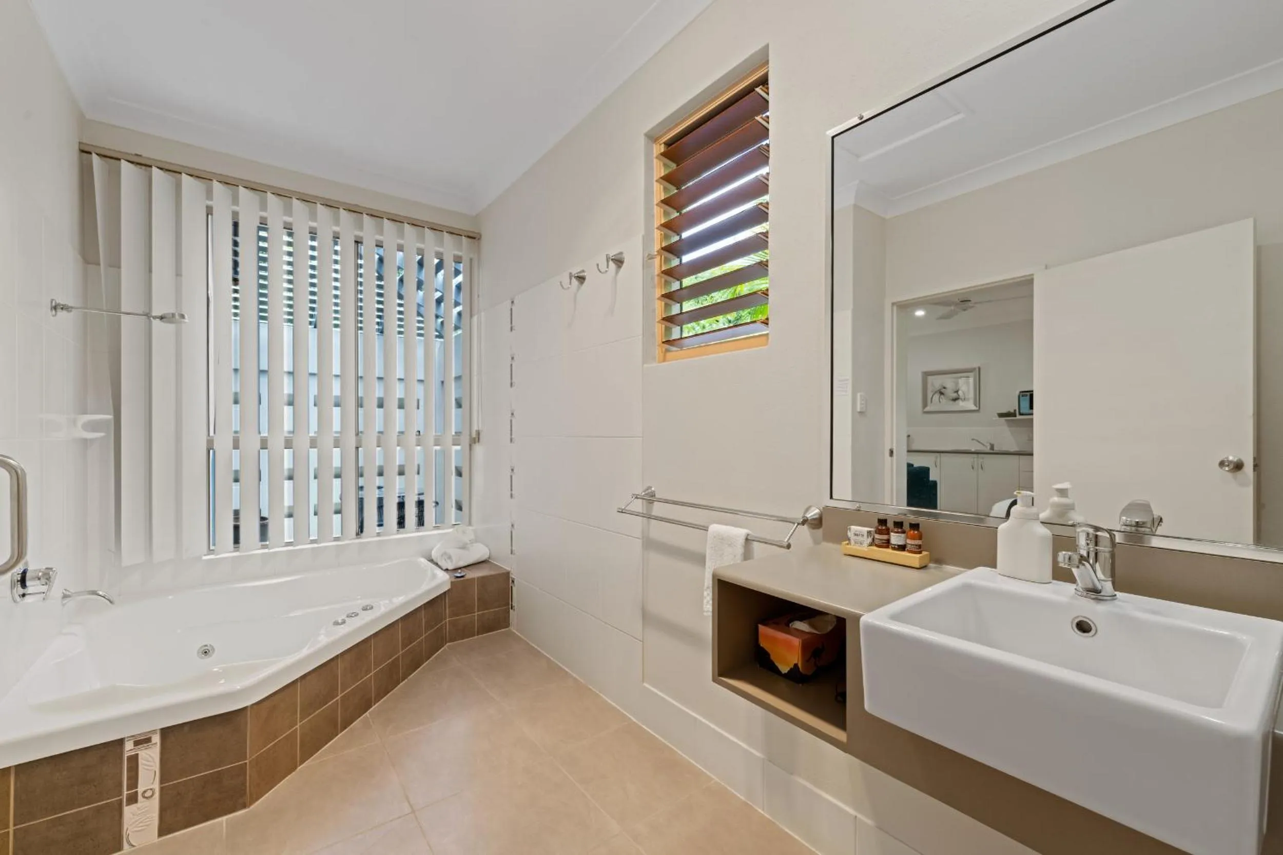 Hot Tub in Blue Summit Hideaway