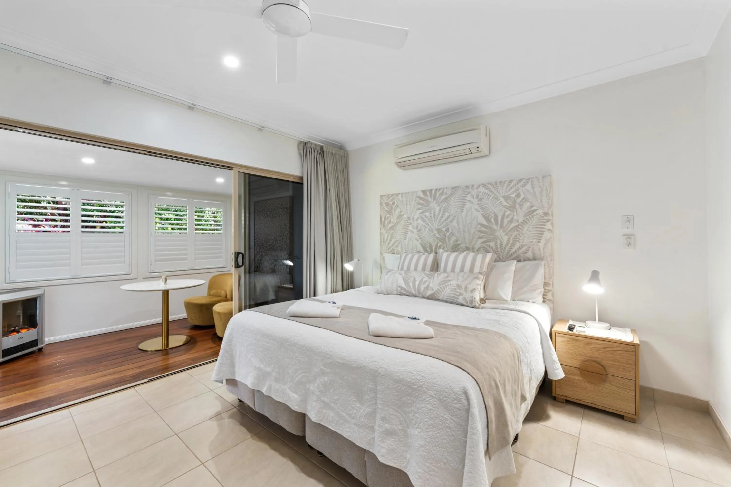 Bed in Blue Summit Hideaway