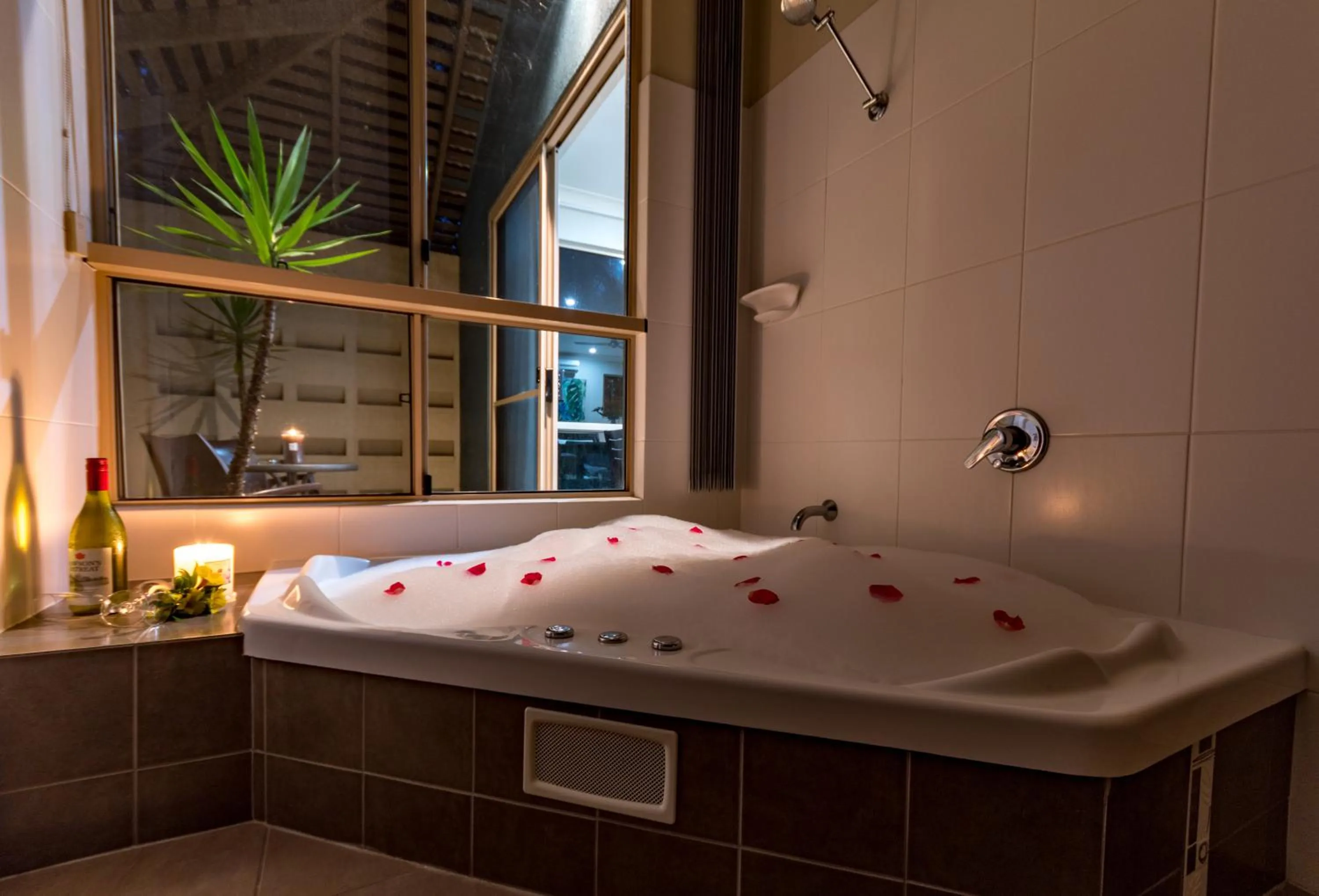 Bathroom, Bed in Blue Summit Hideaway