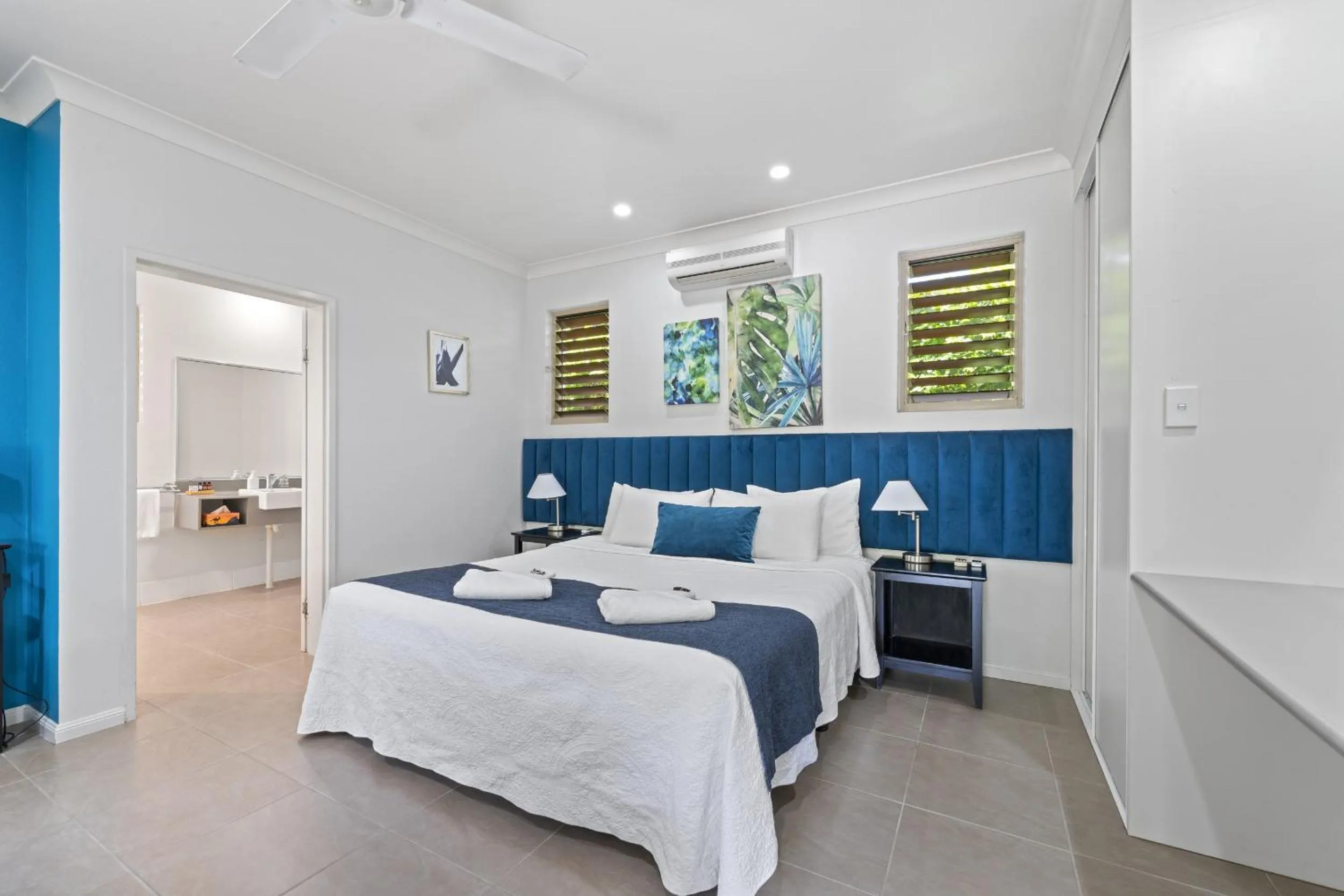 Bed in Blue Summit Hideaway