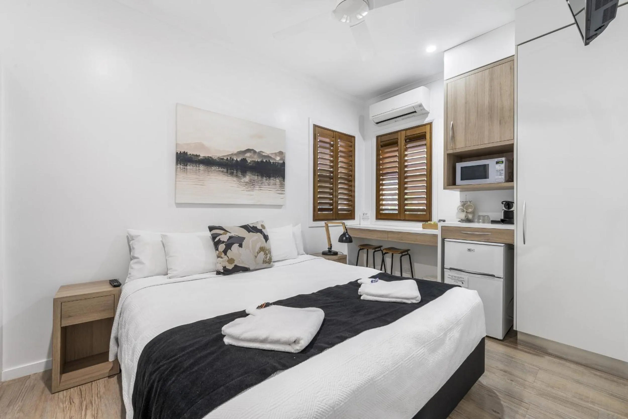 Bed in Blue Summit Hideaway