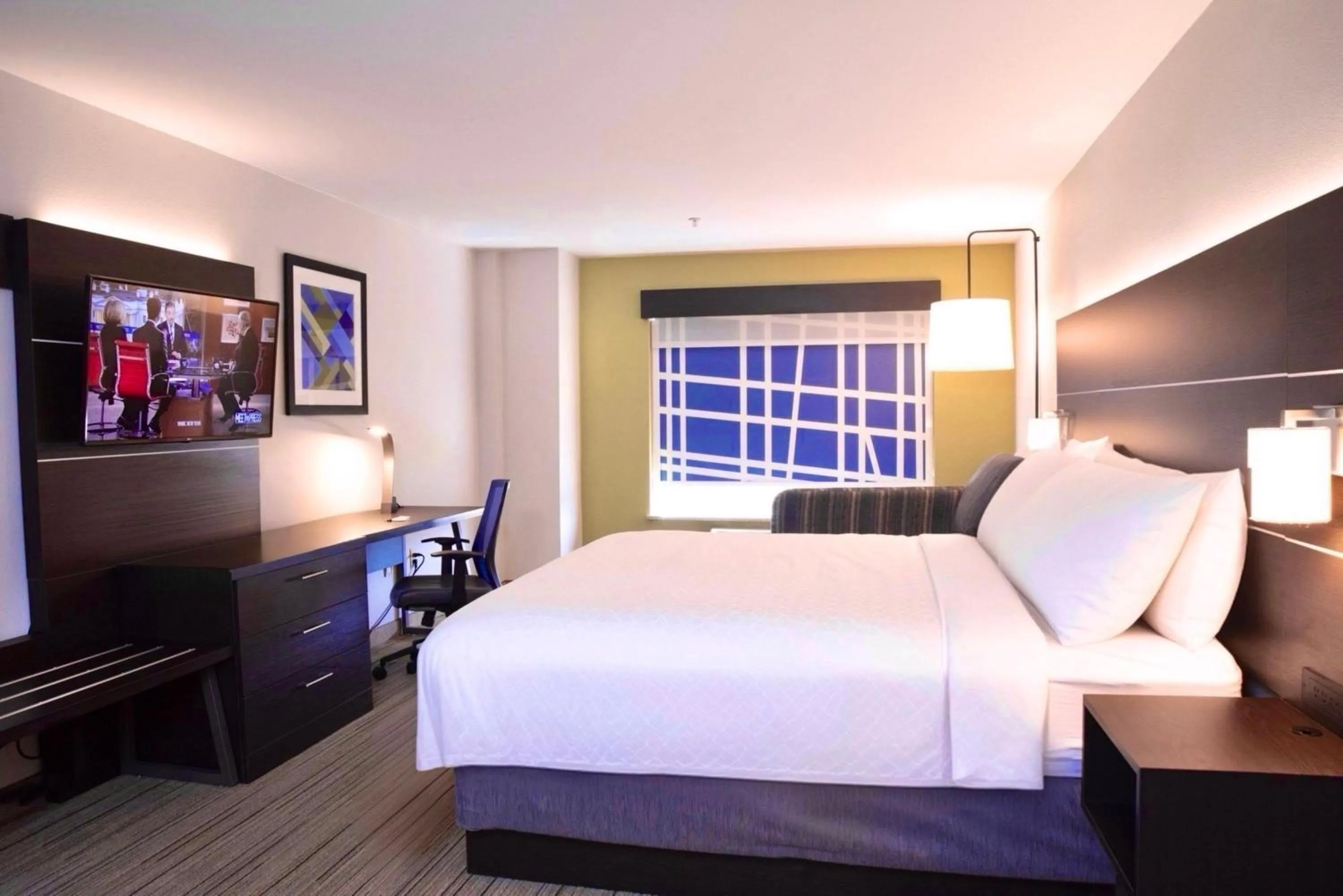 Guests, Bed in Holiday Inn Express Hotel & Suites Chester by IHG