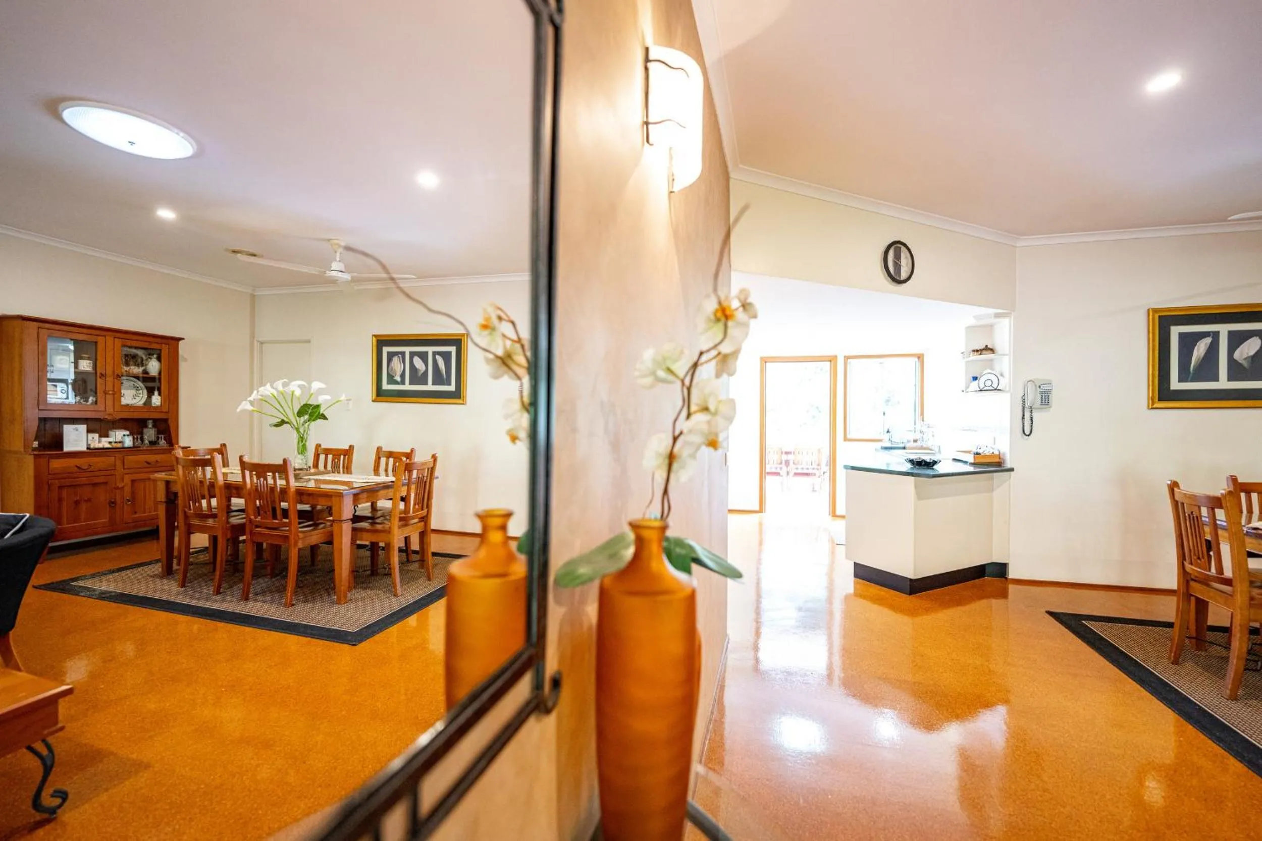 Living room in Birds 'n' Bloom Cottages
