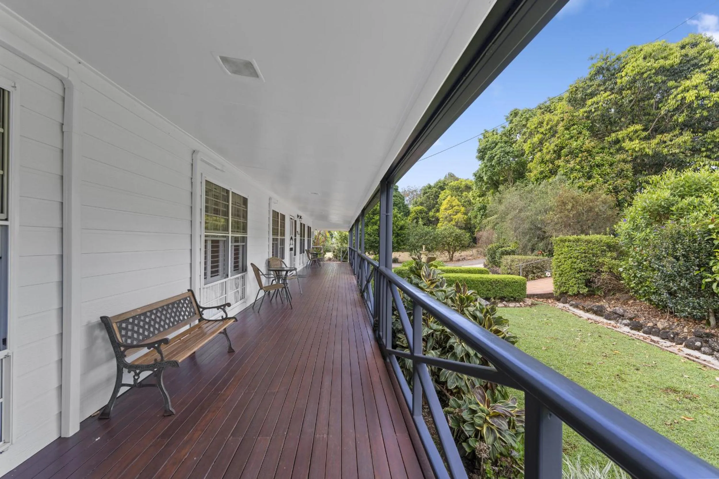 Patio in Birds 'n' Bloom Cottages