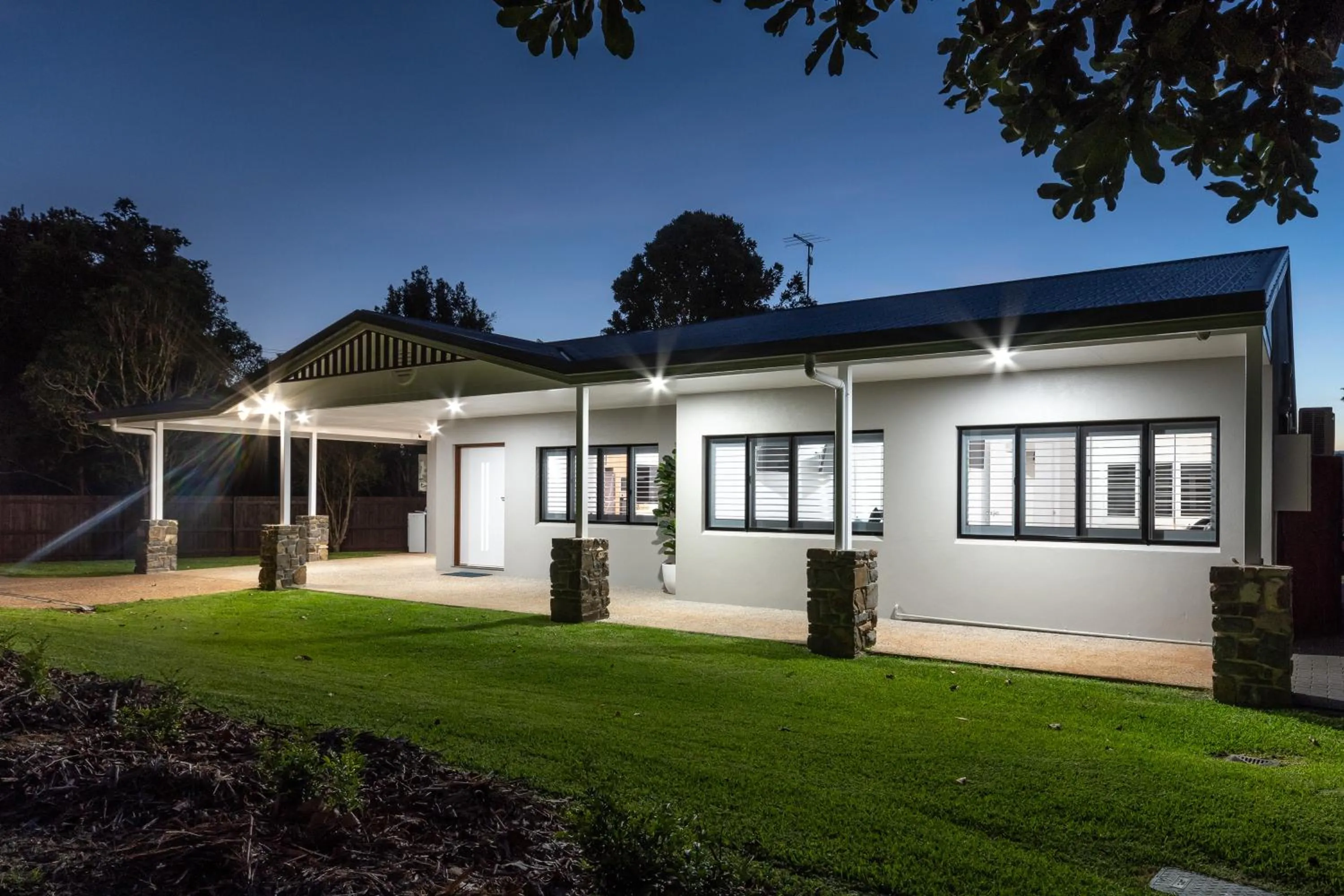 Three Bedroom Spa Villa in Birds 'n' Bloom Cottages