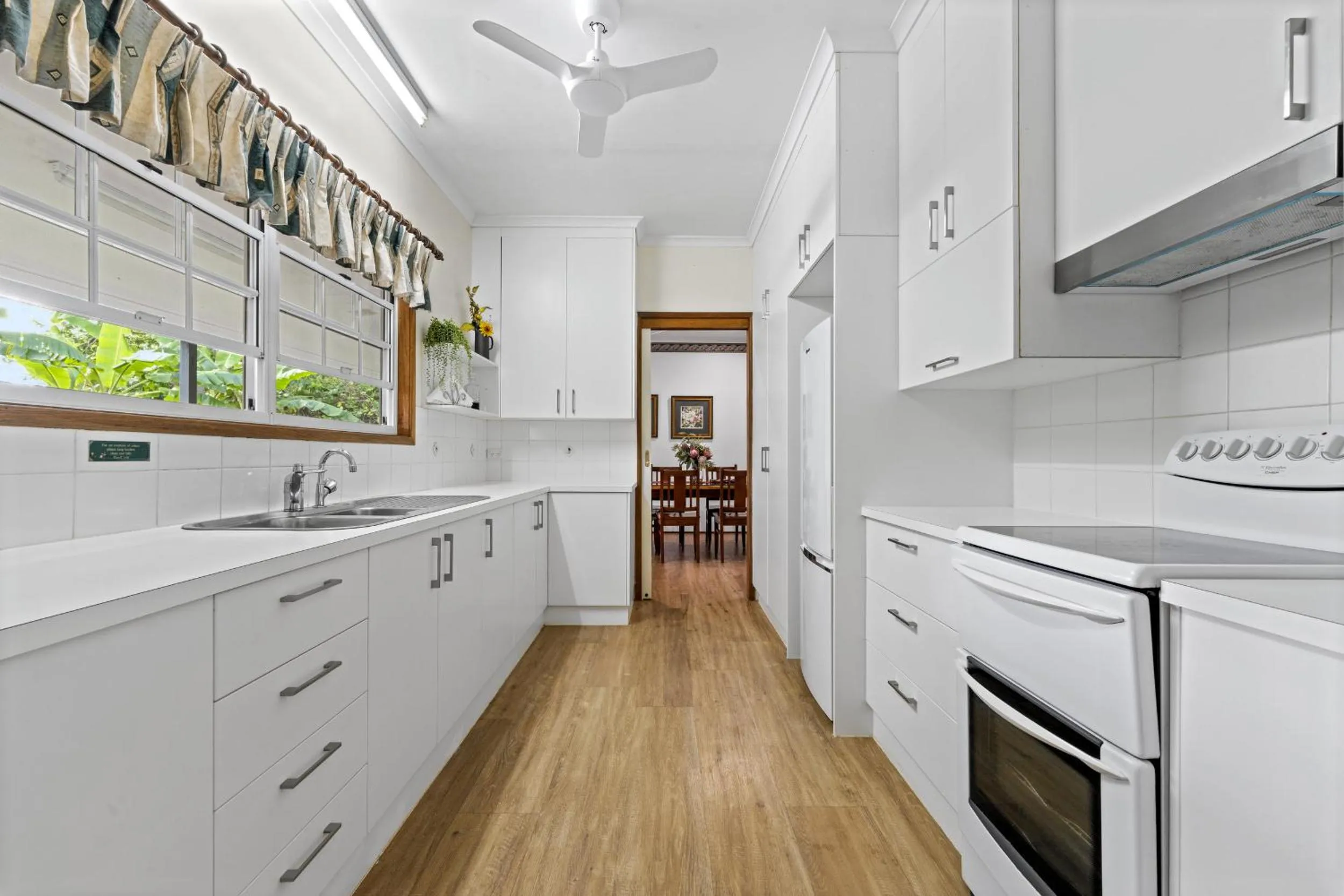 Kitchen or kitchenette in Birds 'n' Bloom Cottages