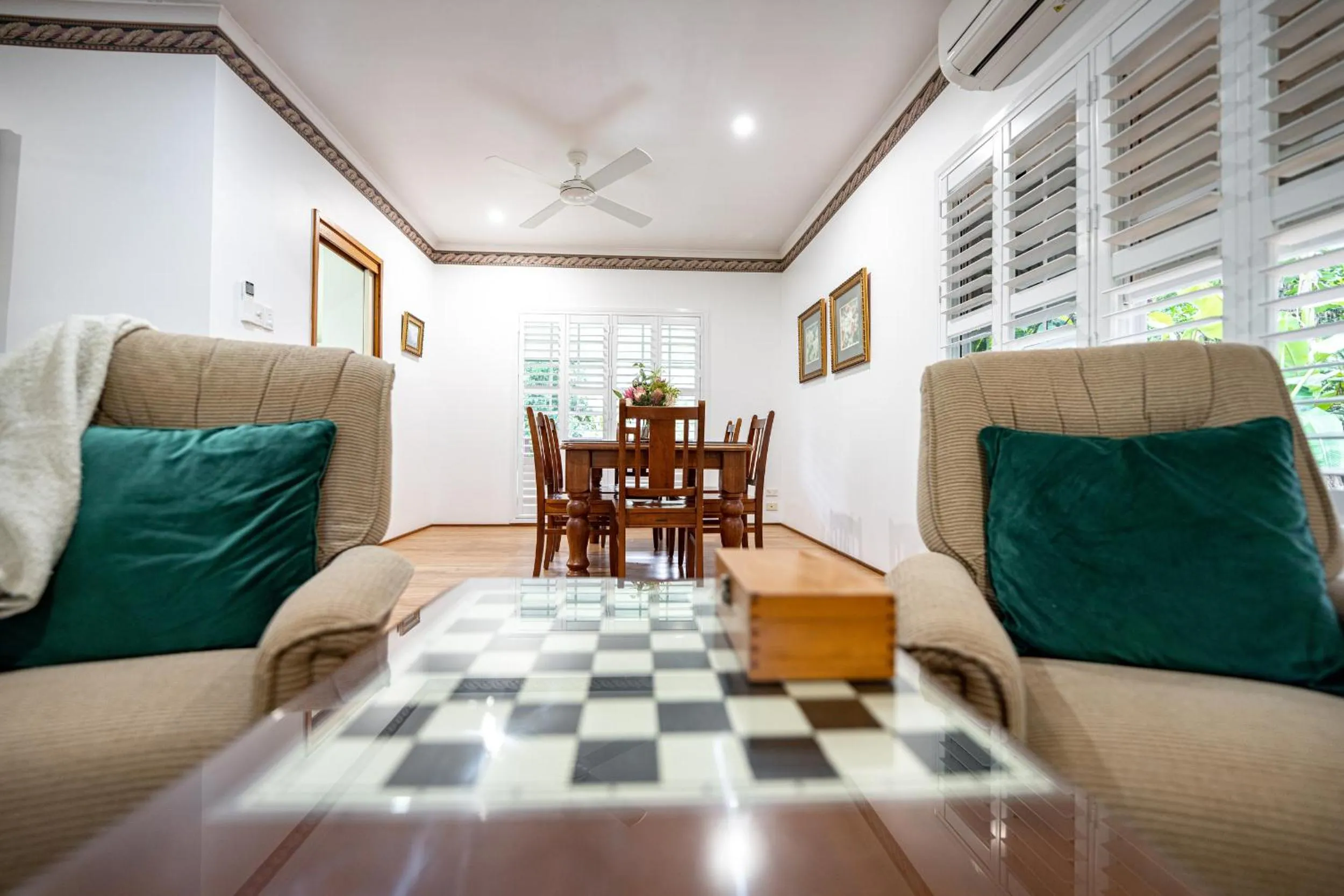 Living room in Birds 'n' Bloom Cottages