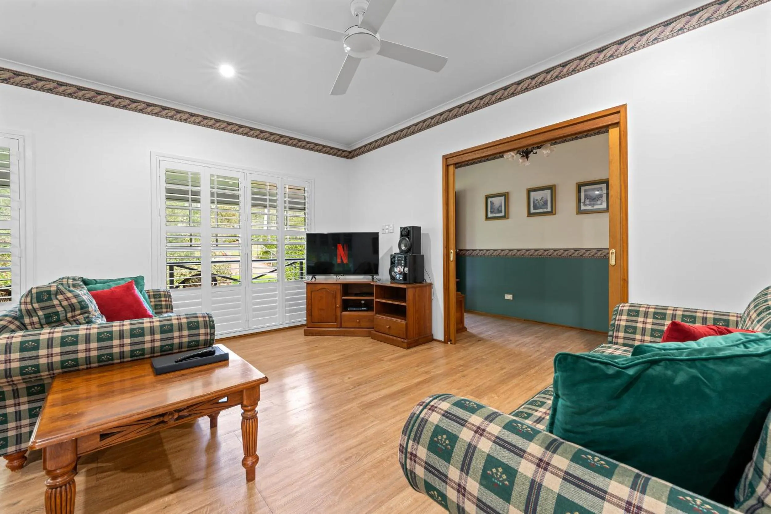 TV and multimedia in Birds 'n' Bloom Cottages